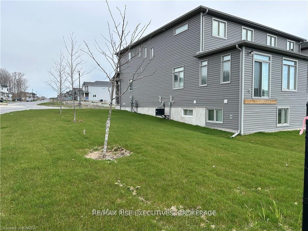 Photo 17 of 1375 Woodfield Crescent, Kingston, City Northwest — HOMEH
