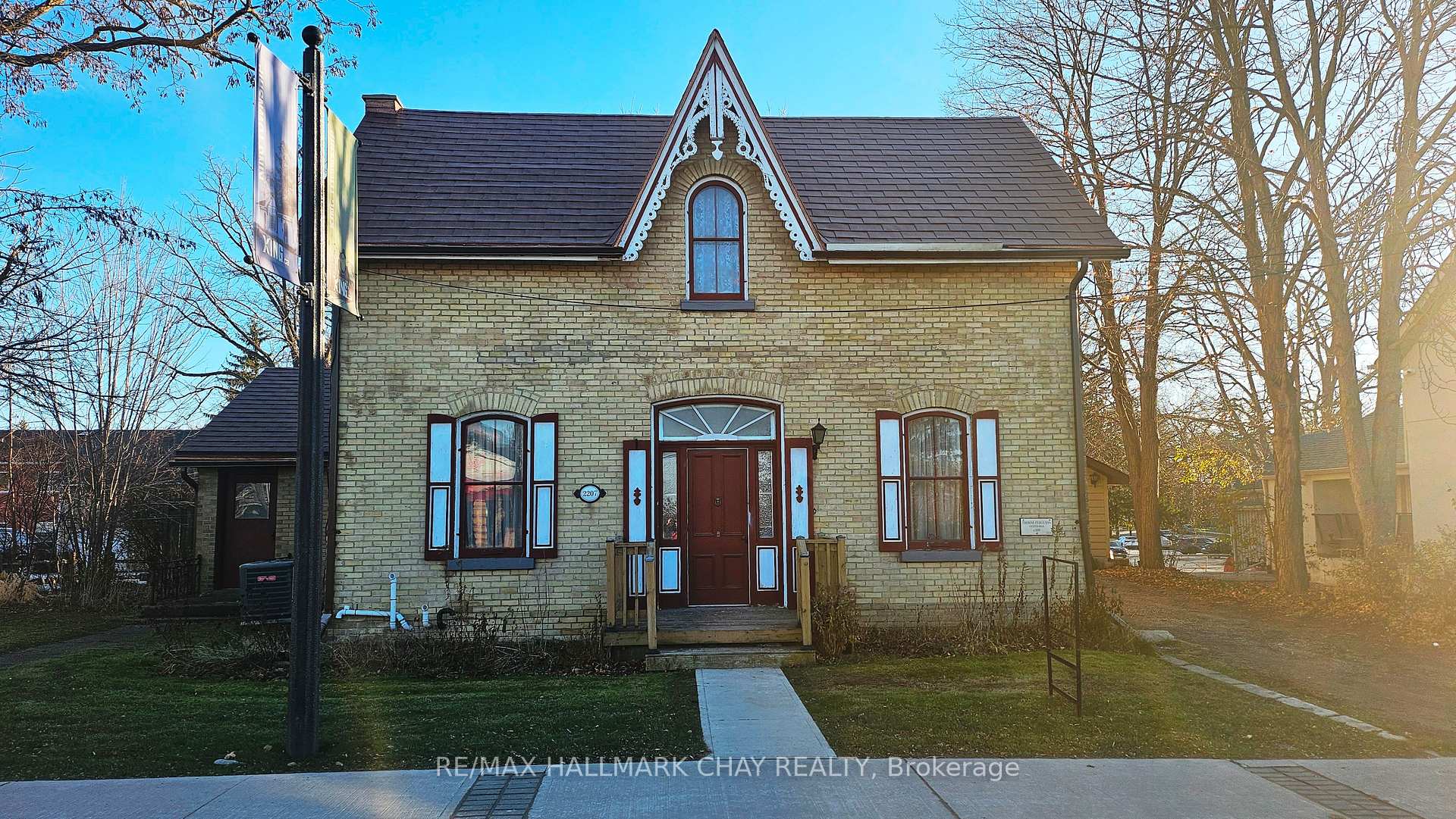 Photo 2 of 2207 King Road, King, King City — HOMEH
