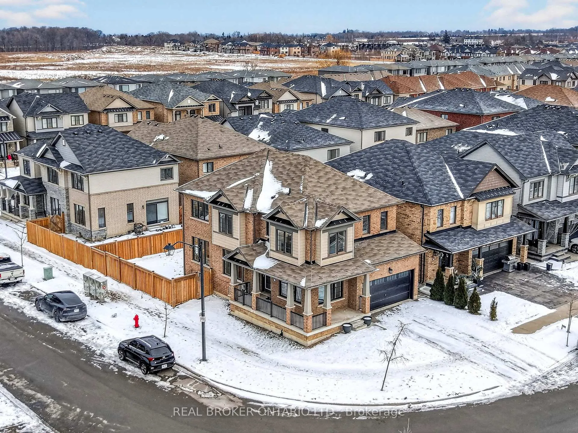 Photo 2 of 47 Pagebrook Crescent, Hamilton, Stoney Creek Mountain — HOMEH