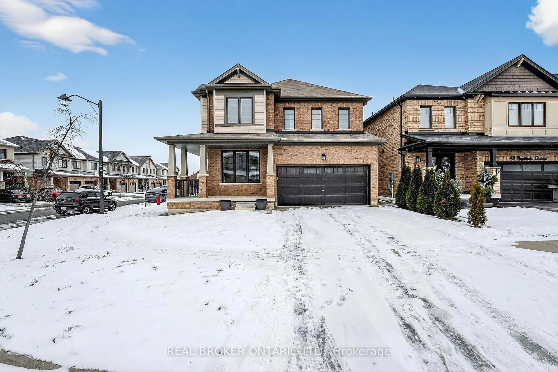 Photo 3 of 47 Pagebrook Crescent, Hamilton, Stoney Creek Mountain — HOMEH
