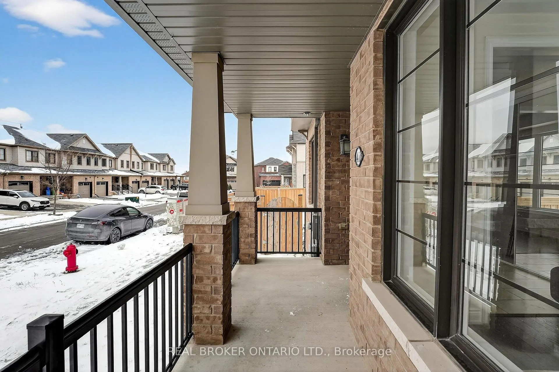 Photo 4 of 47 Pagebrook Crescent, Hamilton, Stoney Creek Mountain — HOMEH