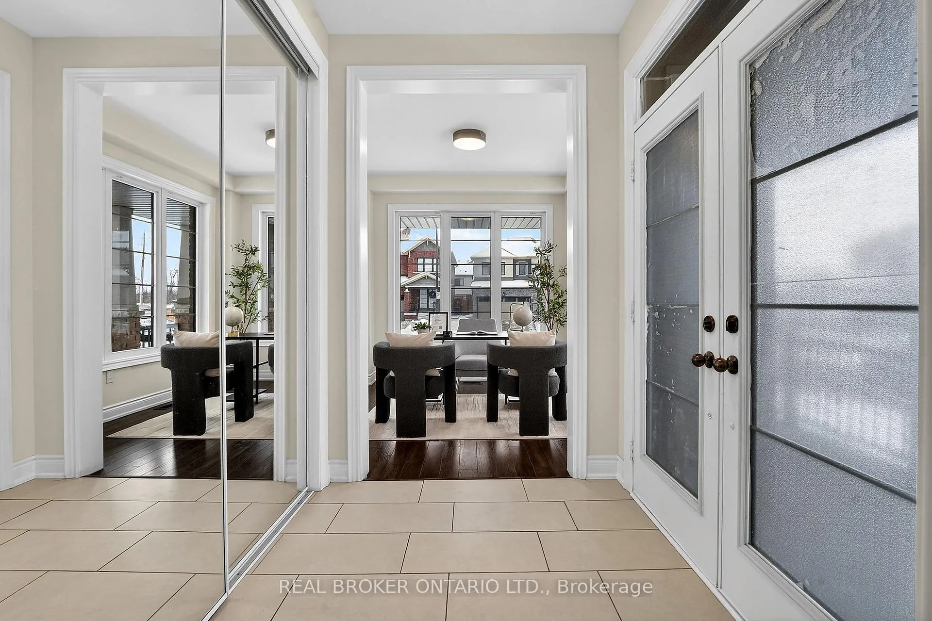 Photo 5 of 47 Pagebrook Crescent, Hamilton, Stoney Creek Mountain — HOMEH