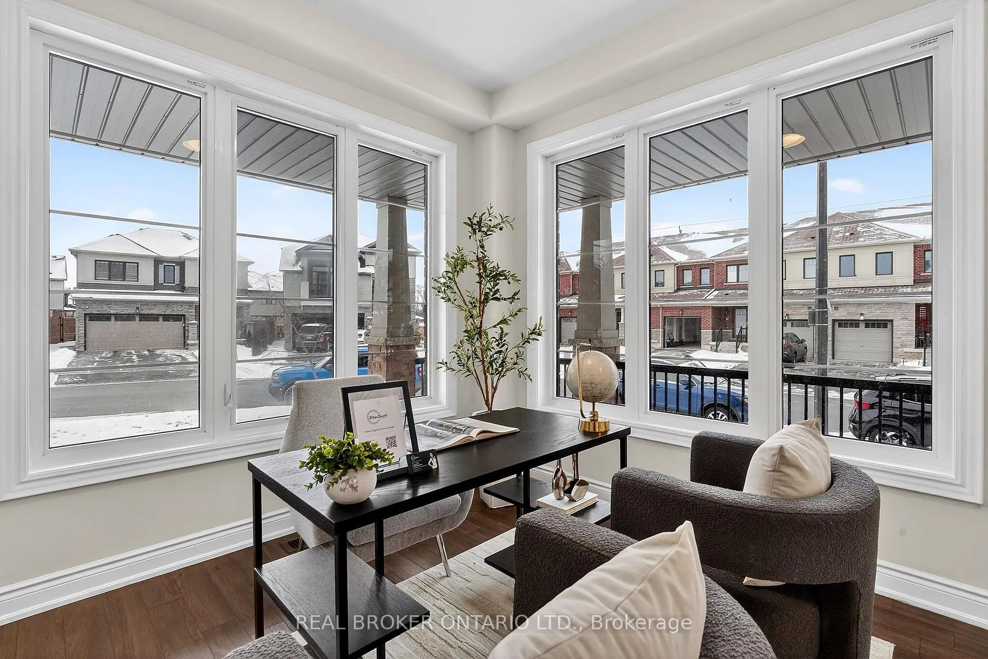 Photo 6 of 47 Pagebrook Crescent, Hamilton, Stoney Creek Mountain — HOMEH