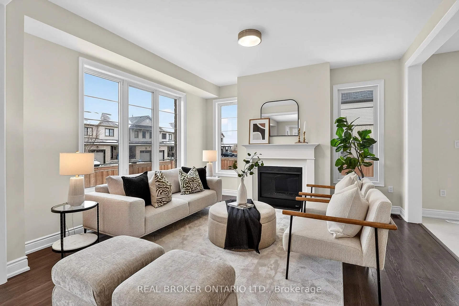 Photo 10 of 47 Pagebrook Crescent, Hamilton, Stoney Creek Mountain — HOMEH