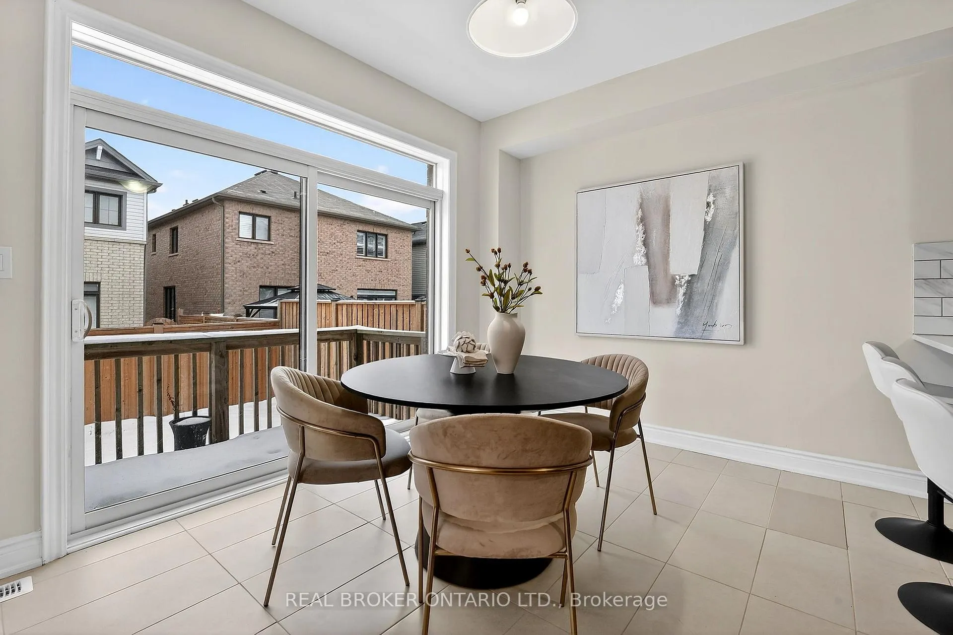 Photo 12 of 47 Pagebrook Crescent, Hamilton, Stoney Creek Mountain — HOMEH