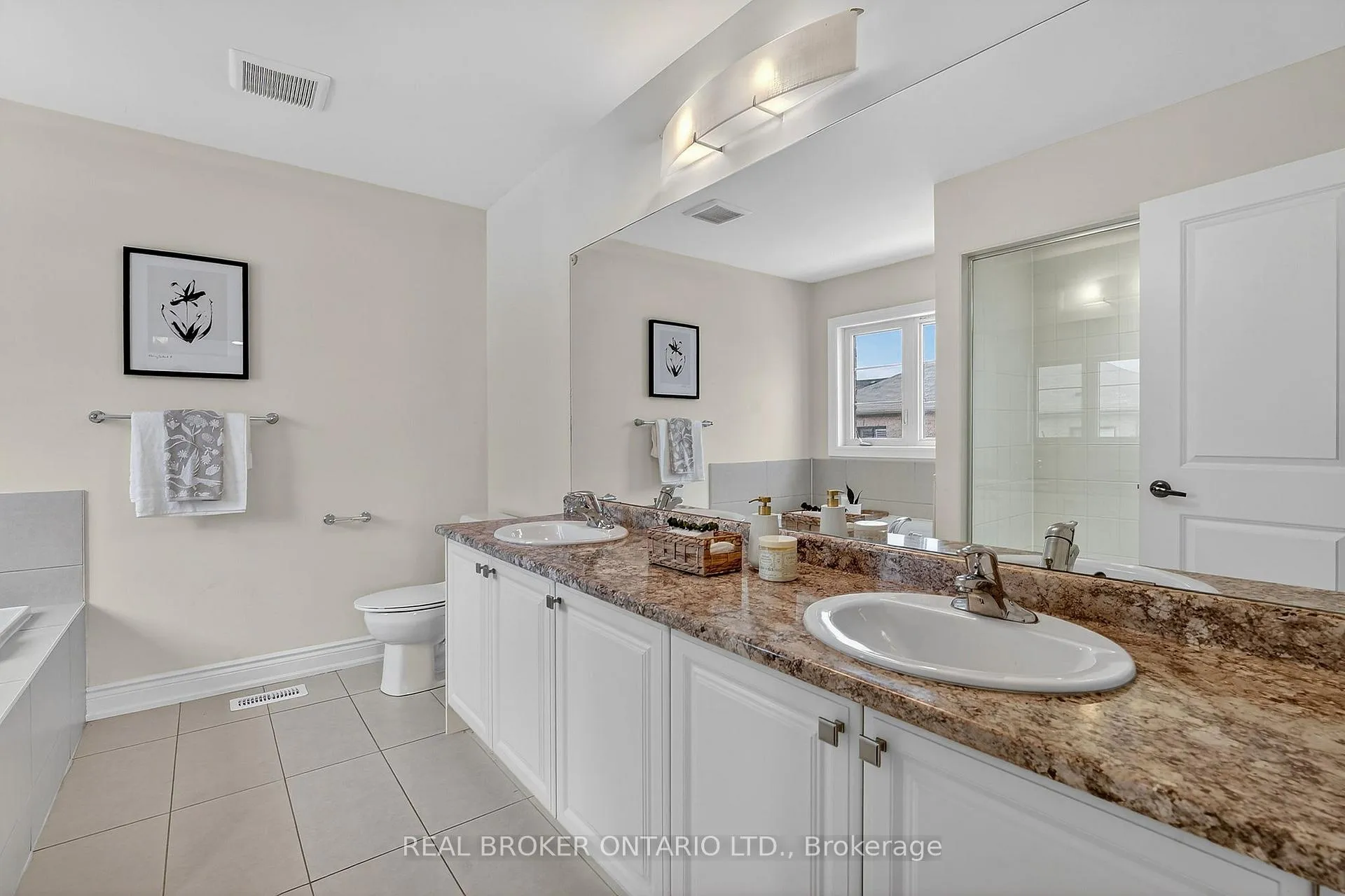 Photo 19 of 47 Pagebrook Crescent, Hamilton, Stoney Creek Mountain — HOMEH
