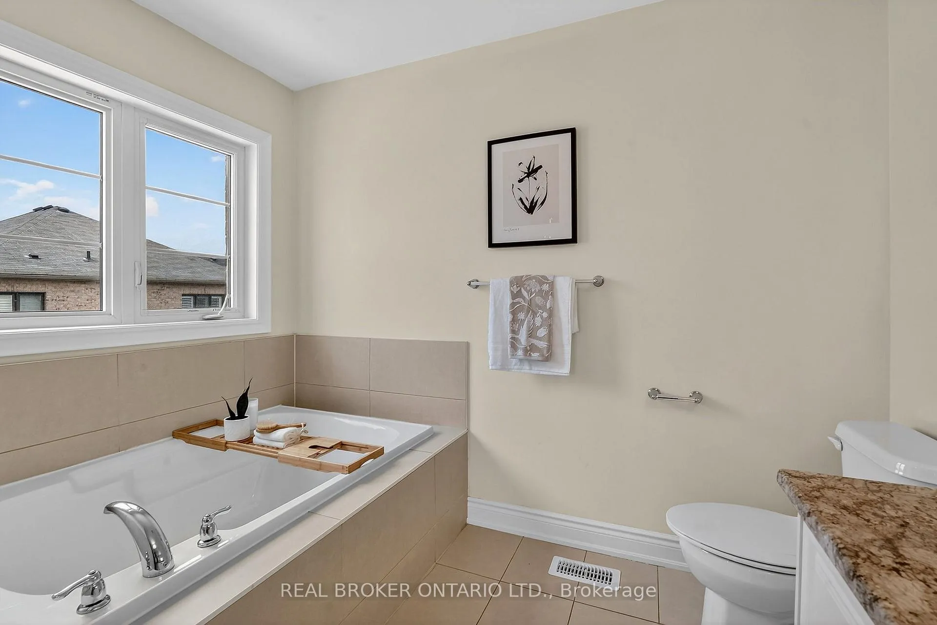 Photo 20 of 47 Pagebrook Crescent, Hamilton, Stoney Creek Mountain — HOMEH