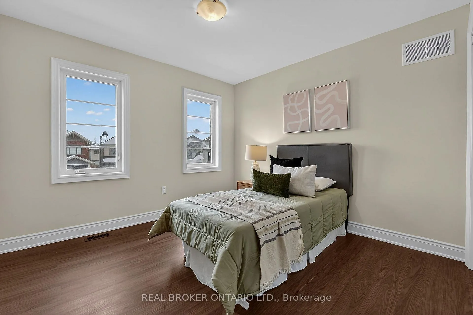 Photo 26 of 47 Pagebrook Crescent, Hamilton, Stoney Creek Mountain — HOMEH
