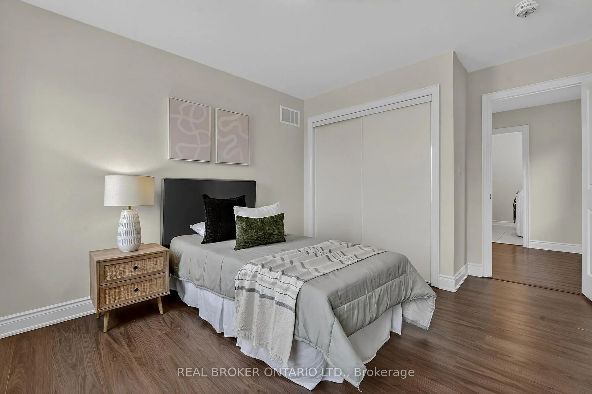 Photo 27 of 47 Pagebrook Crescent, Hamilton, Stoney Creek Mountain — HOMEH