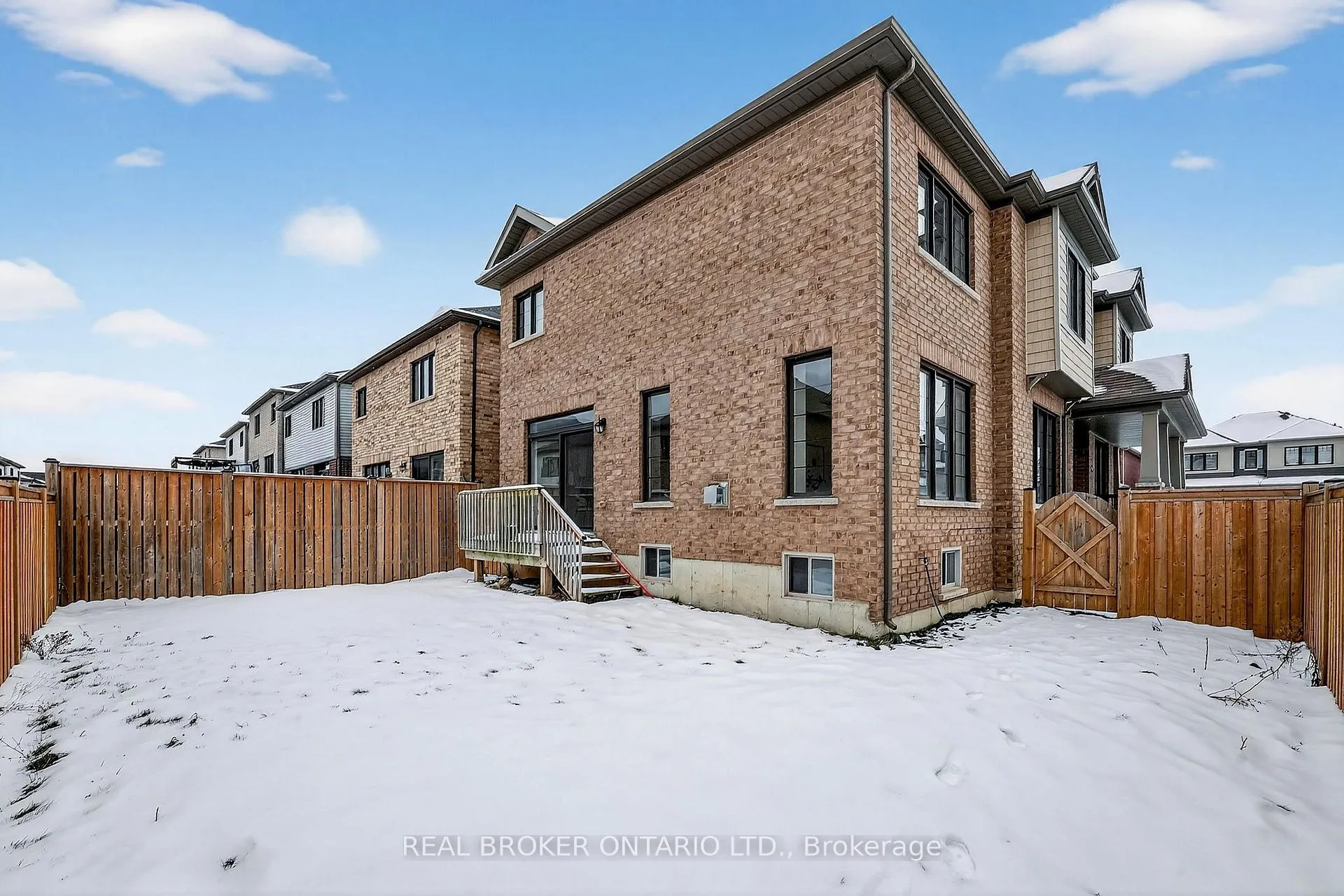 Photo 33 of 47 Pagebrook Crescent, Hamilton, Stoney Creek Mountain — HOMEH