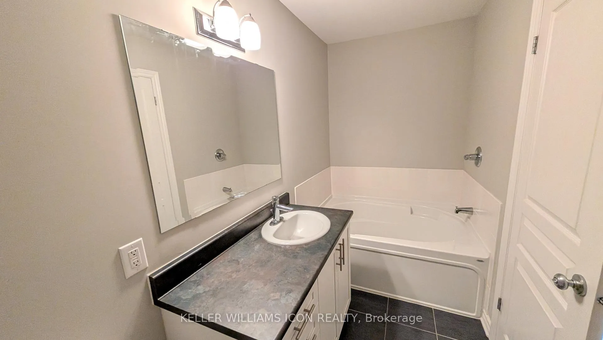 Photo 17 of 932 Fletcher Circle, Ottawa, Kanata - Kanata Lakes/Heritage Hills — HOMEH