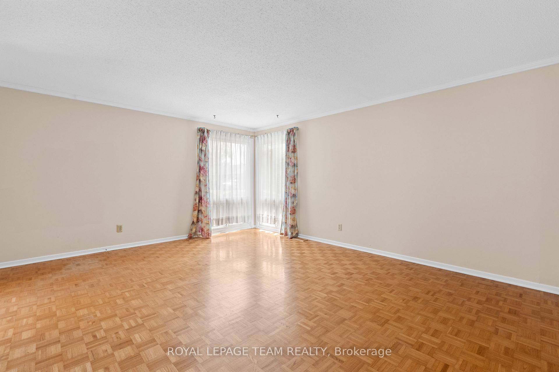 Photo 6 of 153 David Drive, Ottawa, Meadowlands/St. Claire Gardens — HOMEH