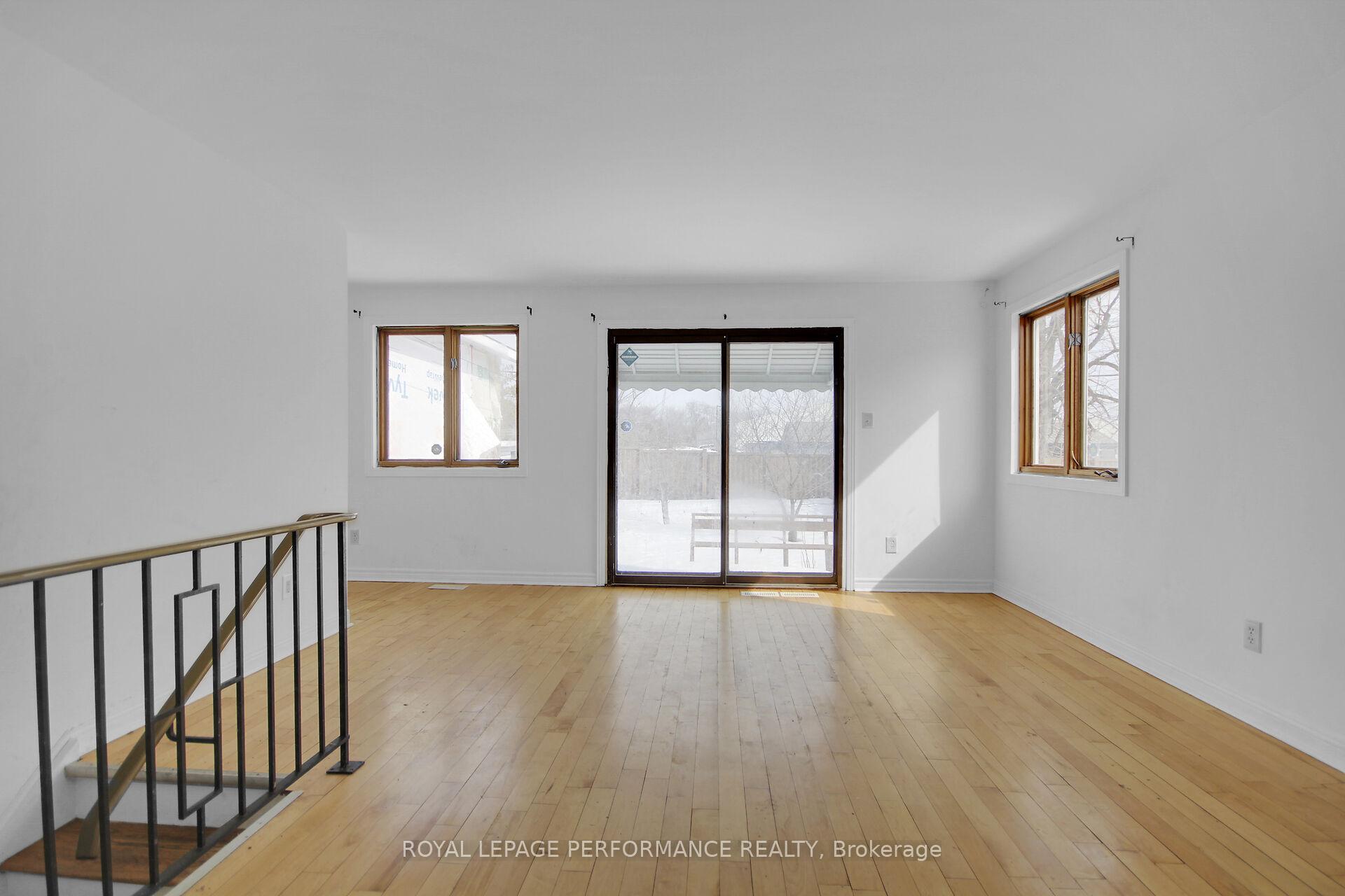 Photo 11 of 2647 Ayers Avenue, Ottawa, Ridgemont — HOMEH
