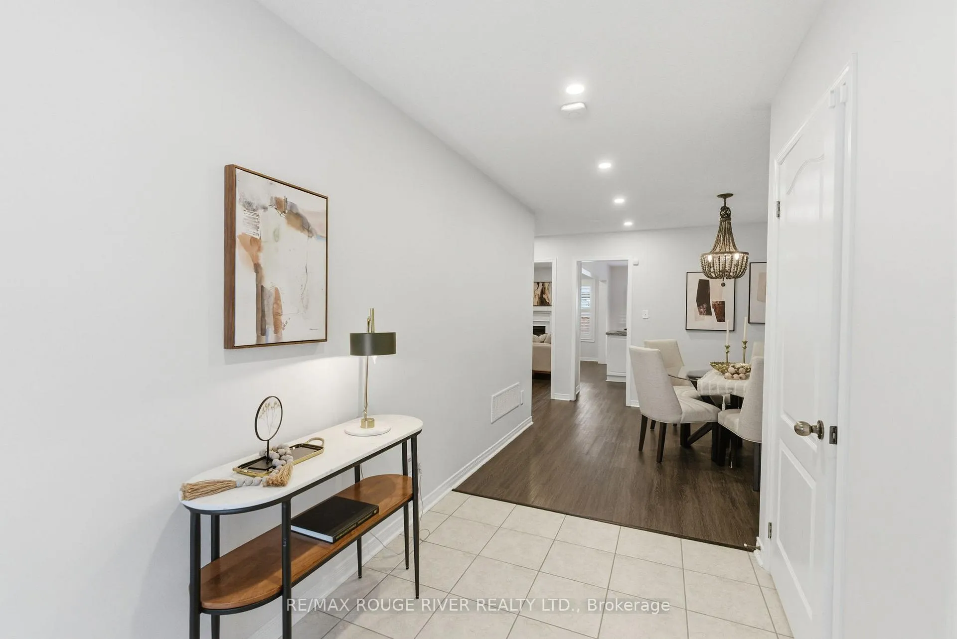 Photo 3 of 122 Edwin Carr Street, Clarington, Bowmanville — HOMEH