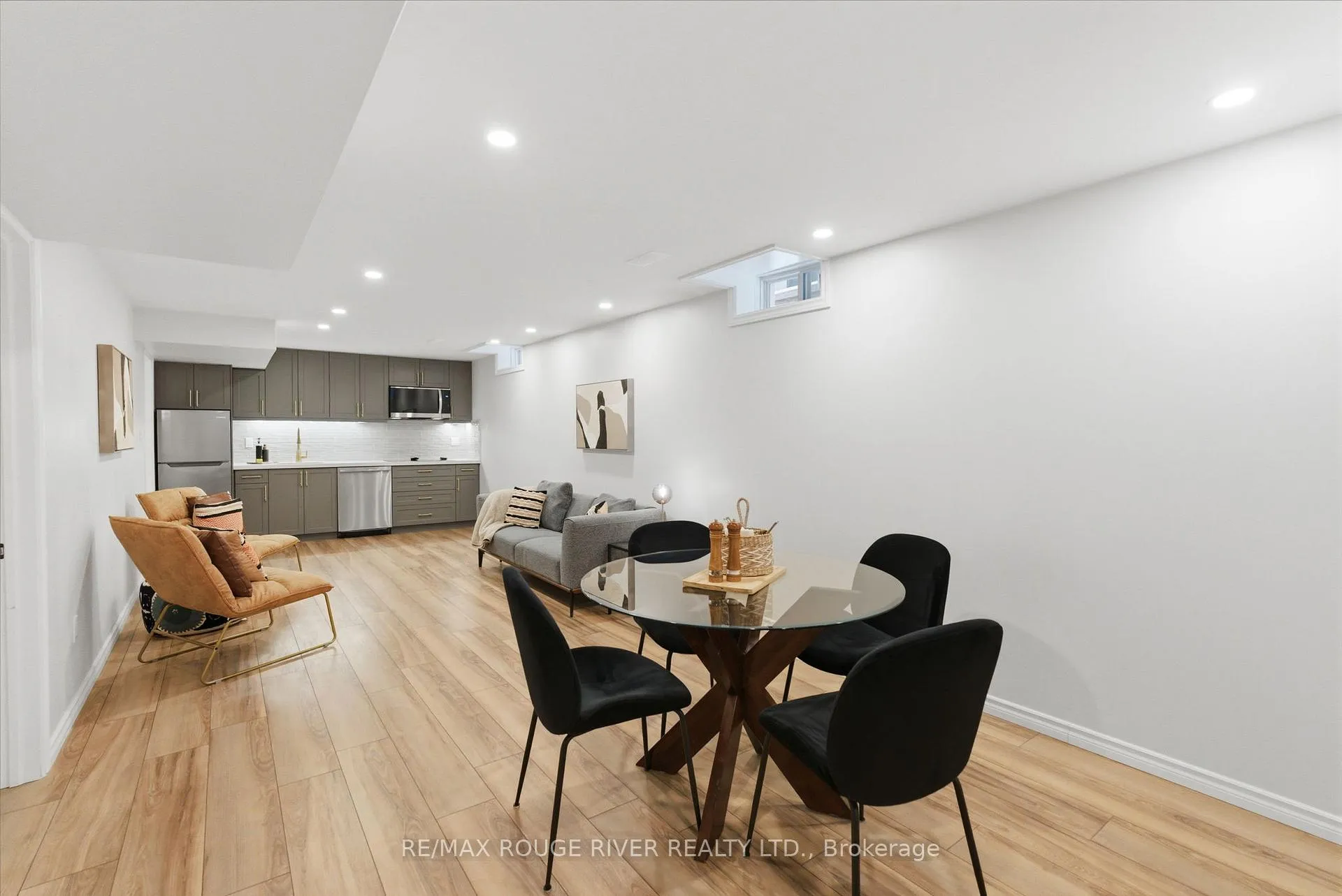 Photo 40 of 122 Edwin Carr Street, Clarington, Bowmanville — HOMEH