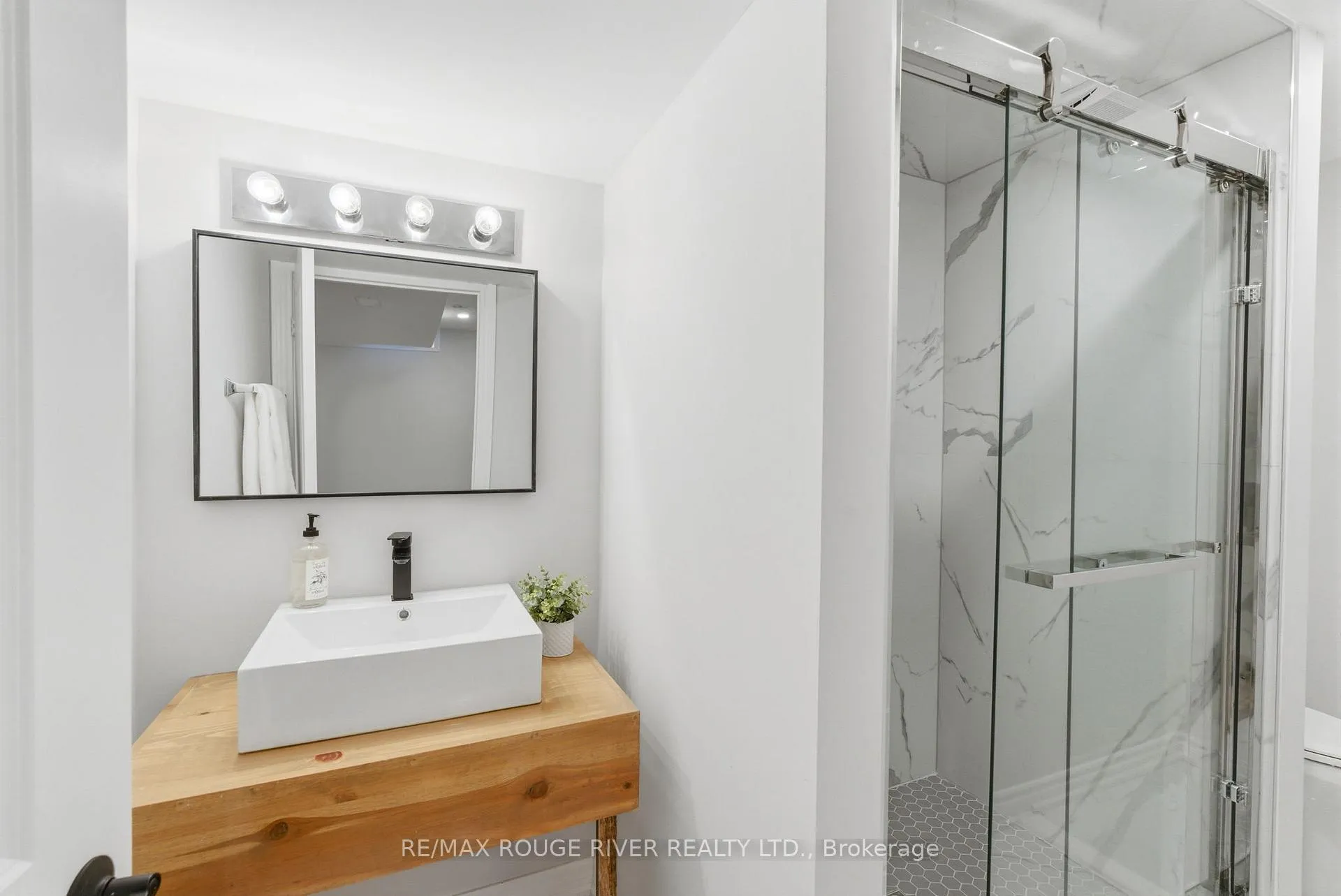 Photo 48 of 122 Edwin Carr Street, Clarington, Bowmanville — HOMEH