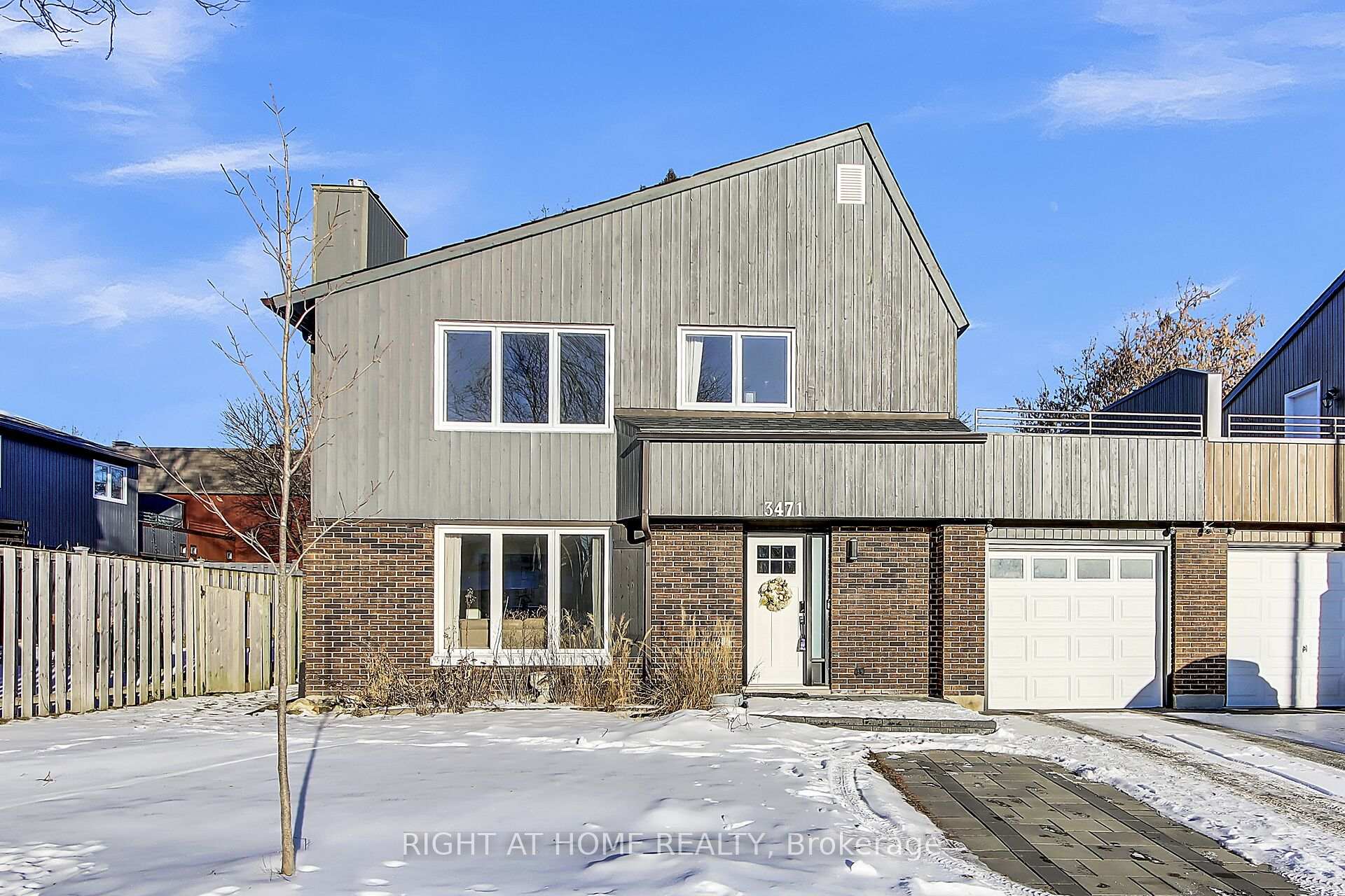 Front of 3471 Paul Anka Drive W