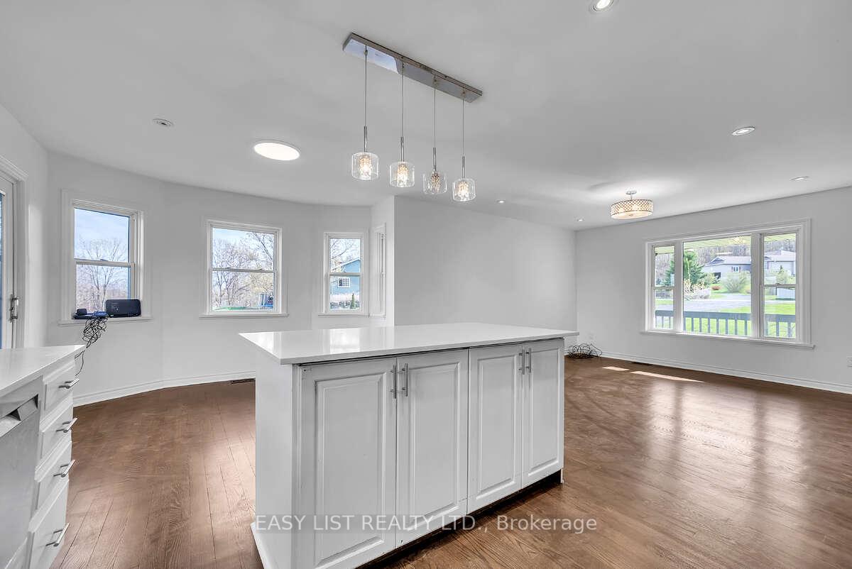 Photo 5 of 123 Livingwood Crescent, Madoc — HOMEH