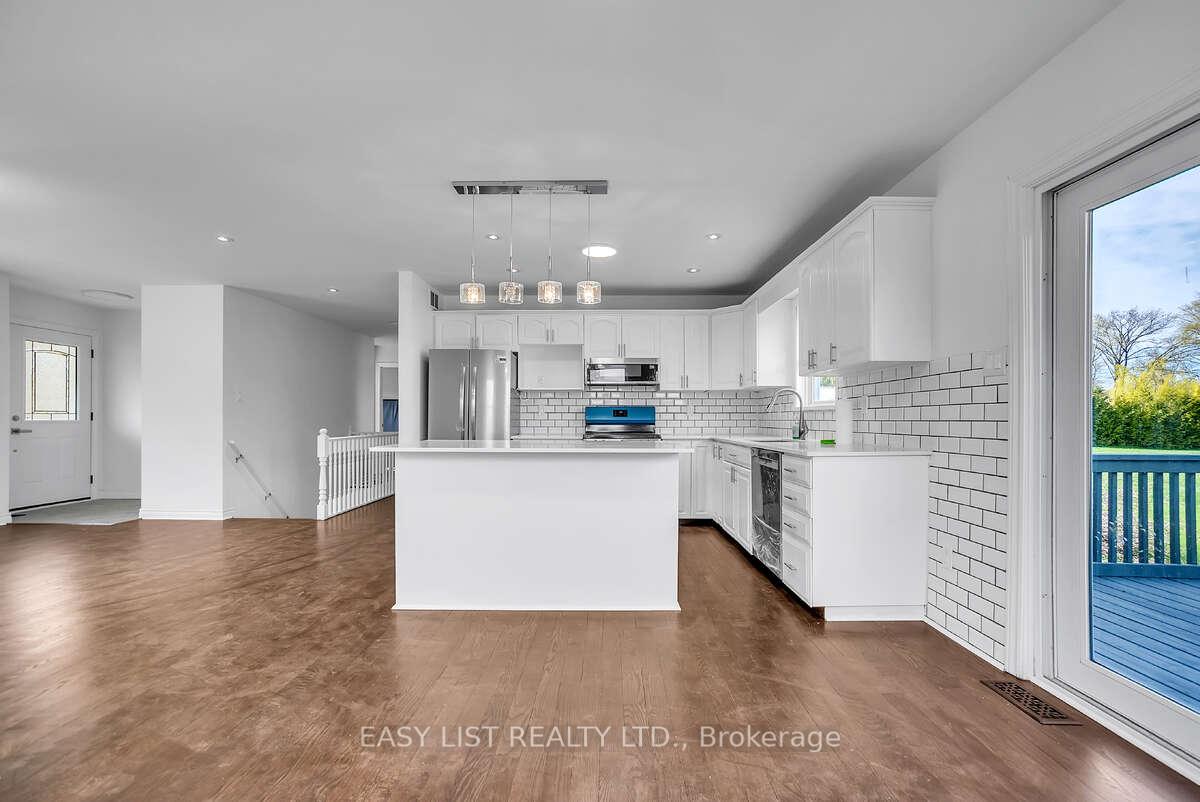 Photo 11 of 123 Livingwood Crescent, Madoc — HOMEH