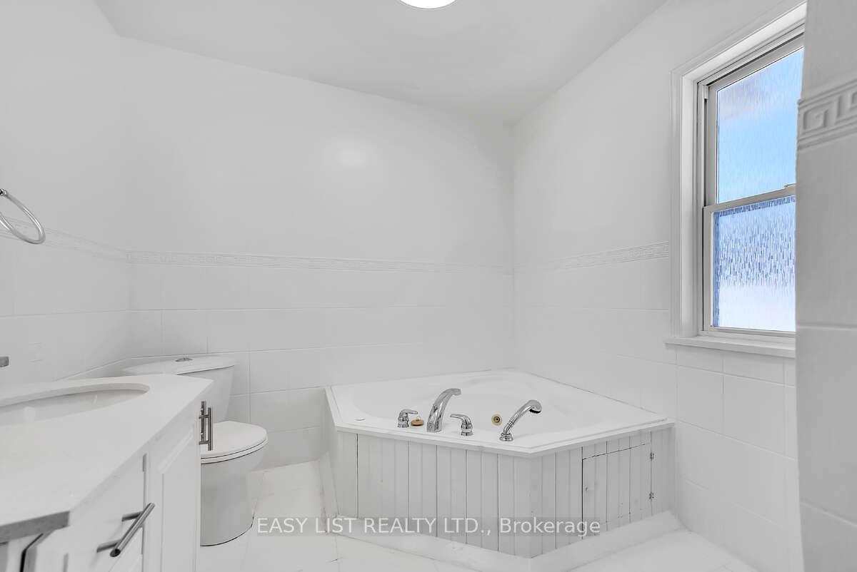 Photo 12 of 123 Livingwood Crescent, Madoc — HOMEH
