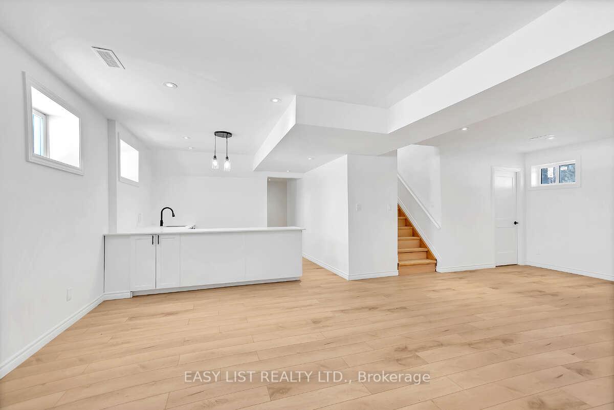 Photo 14 of 123 Livingwood Crescent, Madoc — HOMEH
