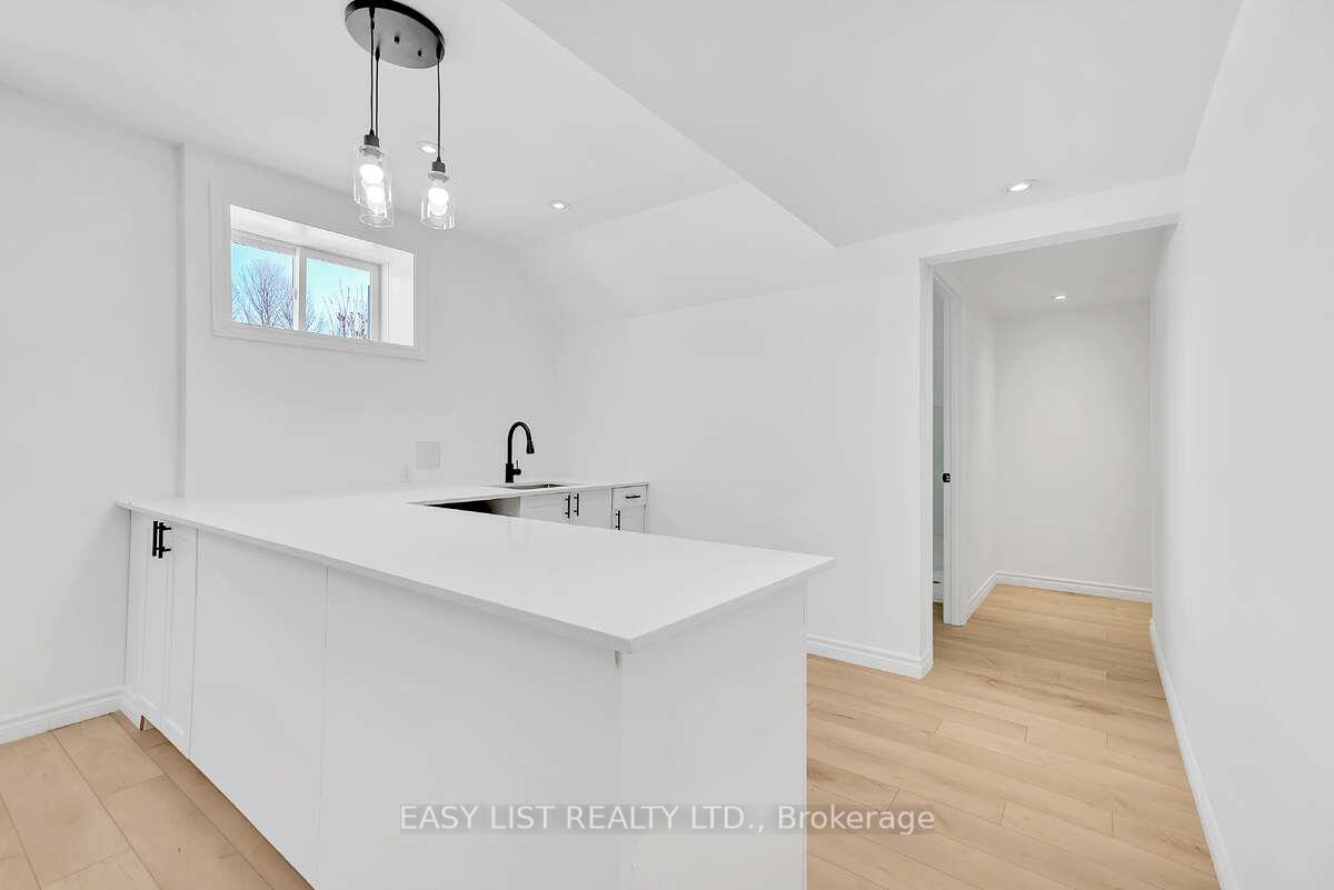 Photo 18 of 123 Livingwood Crescent, Madoc — HOMEH