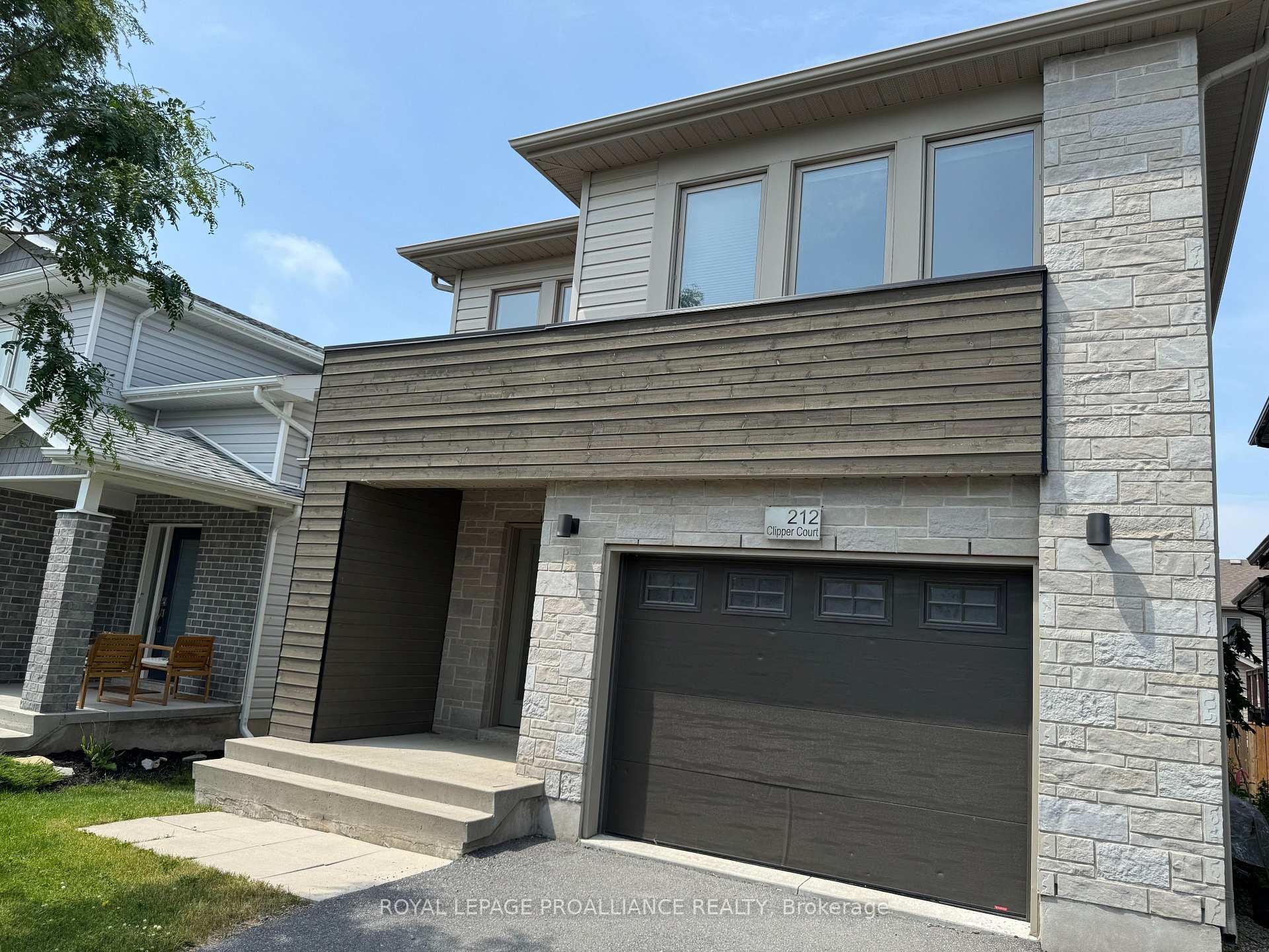 Photo 1 of 212 Clipper Court, Kingston, Kingston East (Incl Barret Crt) — HOMEH