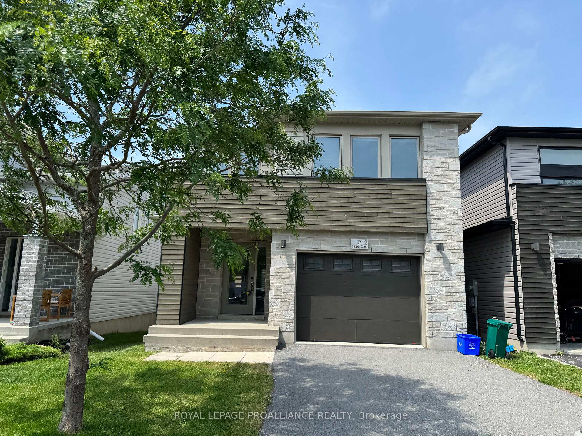 Photo 2 of 212 Clipper Court, Kingston, Kingston East (Incl Barret Crt) — HOMEH