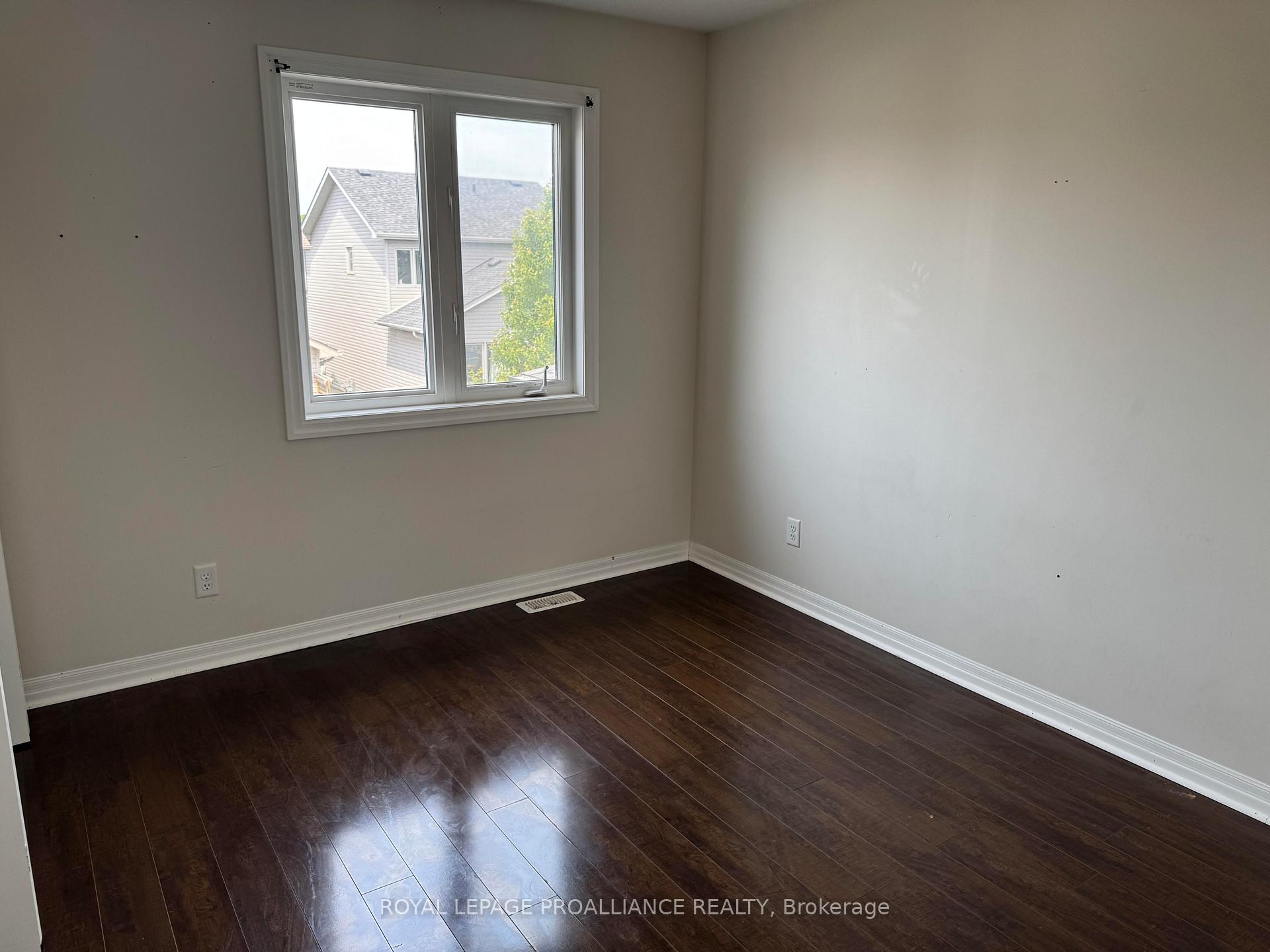 Photo 9 of 212 Clipper Court, Kingston, Kingston East (Incl Barret Crt) — HOMEH