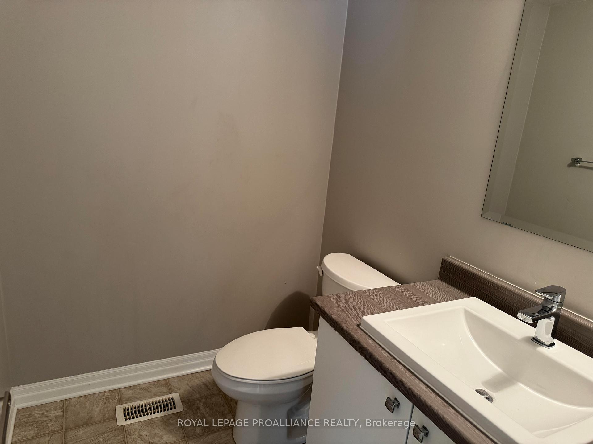 Photo 12 of 212 Clipper Court, Kingston, Kingston East (Incl Barret Crt) — HOMEH