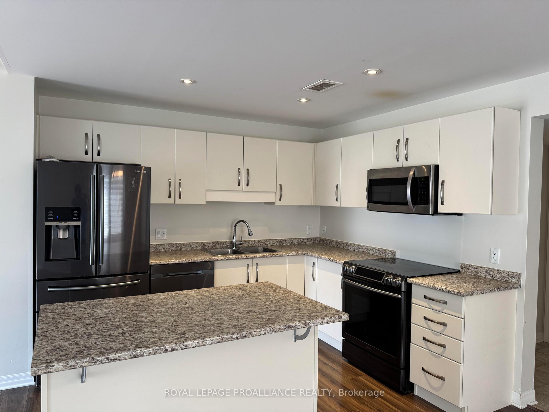 Photo 13 of 212 Clipper Court, Kingston, Kingston East (Incl Barret Crt) — HOMEH