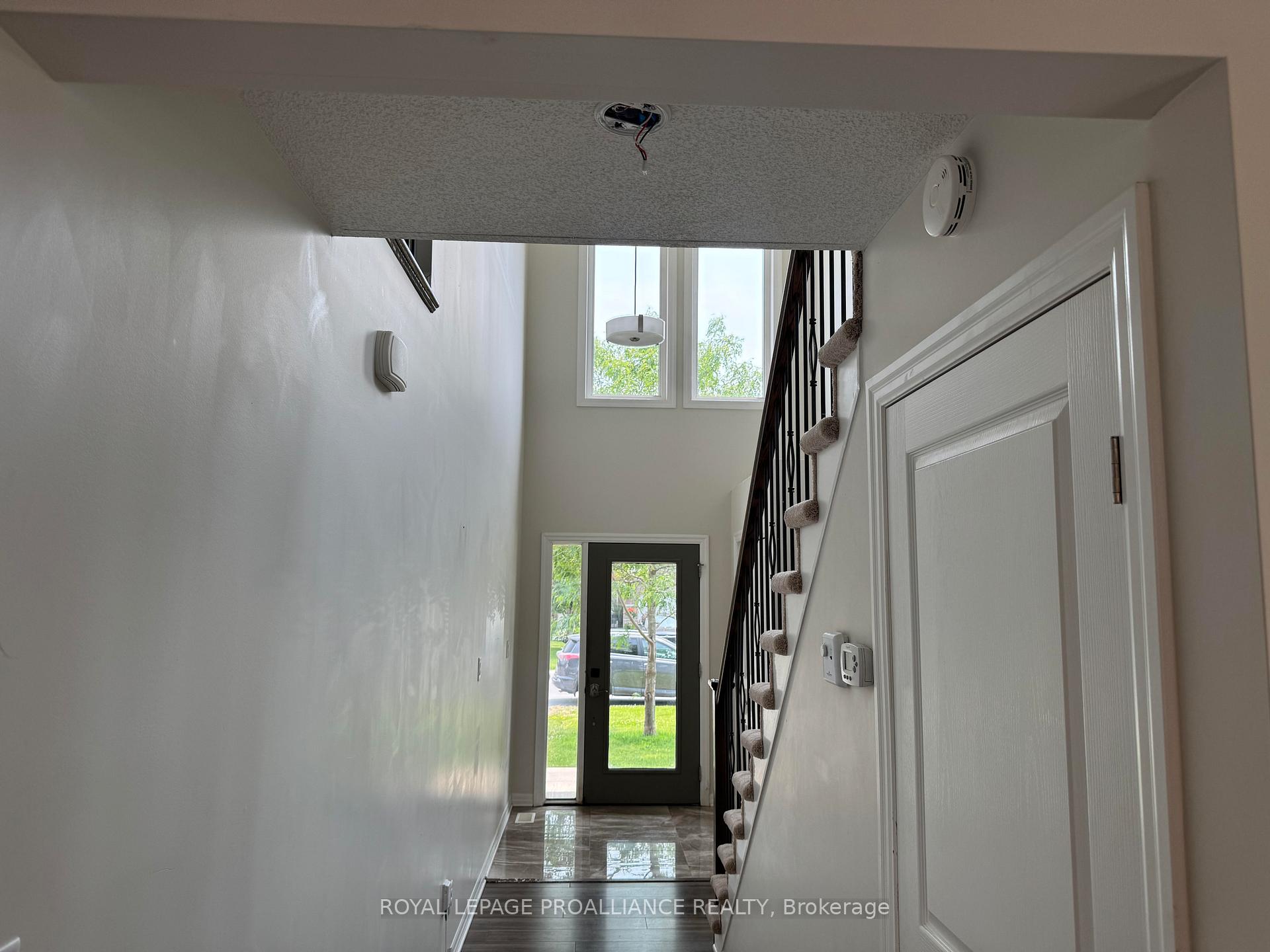 Photo 14 of 212 Clipper Court, Kingston, Kingston East (Incl Barret Crt) — HOMEH