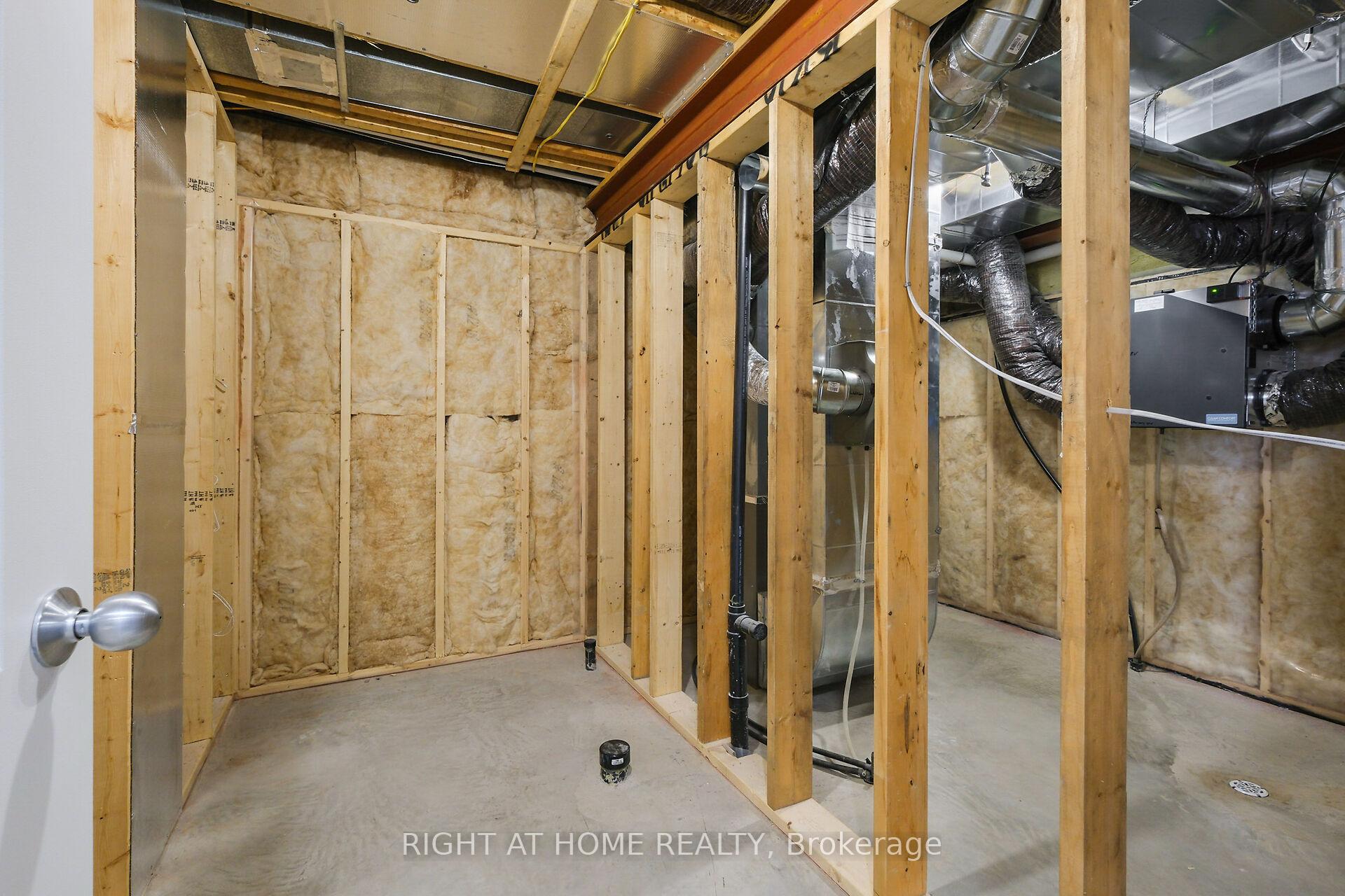 Photo 20 of 320 Wigwas Street, Ottawa, CFB Rockcliffe and Area — HOMEH