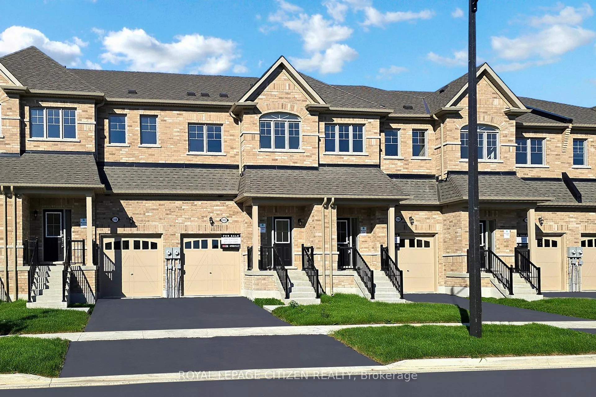 Photo 2 of 142 North Garden Boulevard, Scugog, Port Perry — HOMEH