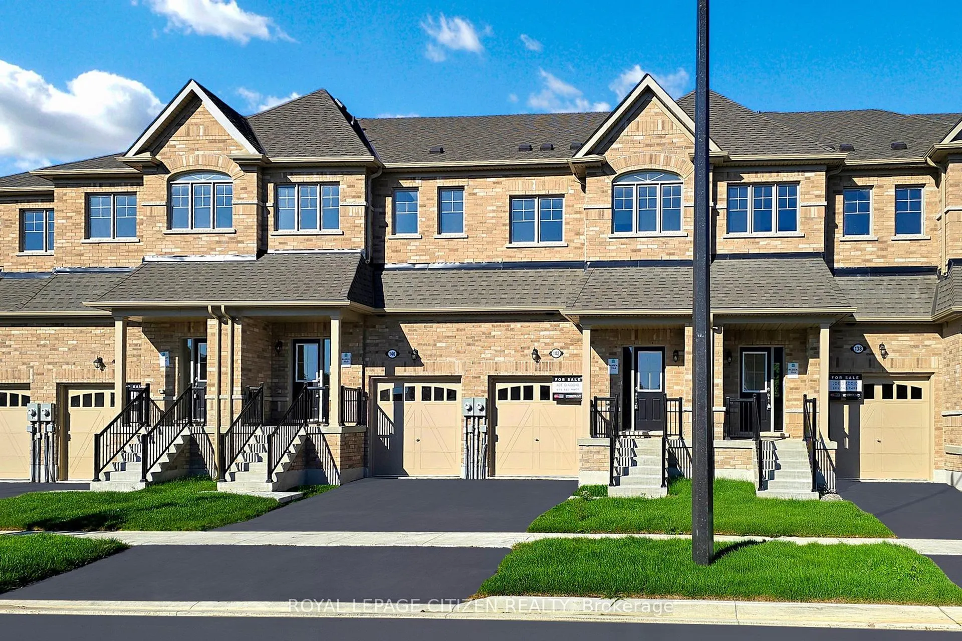 Photo 3 of 142 North Garden Boulevard, Scugog, Port Perry — HOMEH