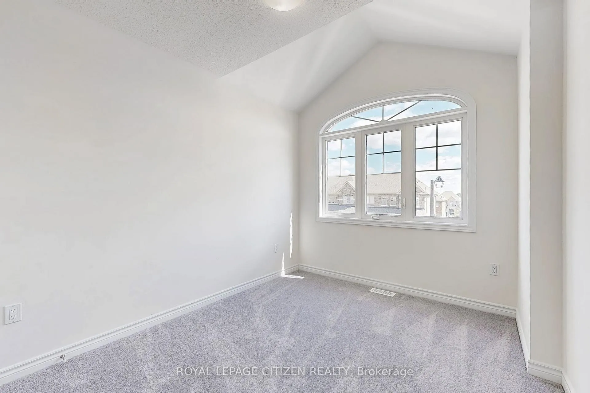 Photo 37 of 142 North Garden Boulevard, Scugog, Port Perry — HOMEH