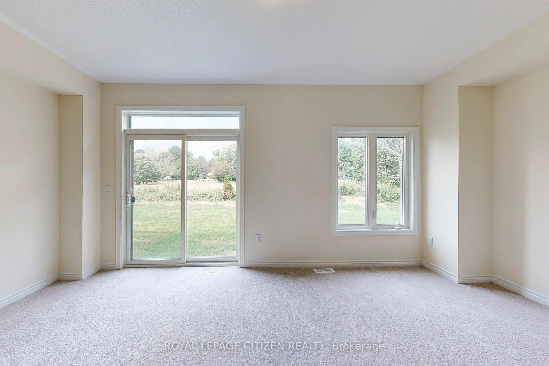 Photo 4 of 134 North Garden Boulevard, Scugog, Port Perry — HOMEH
