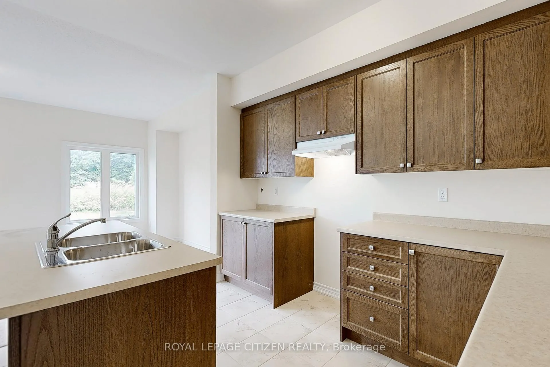 Photo 10 of 134 North Garden Boulevard, Scugog, Port Perry — HOMEH
