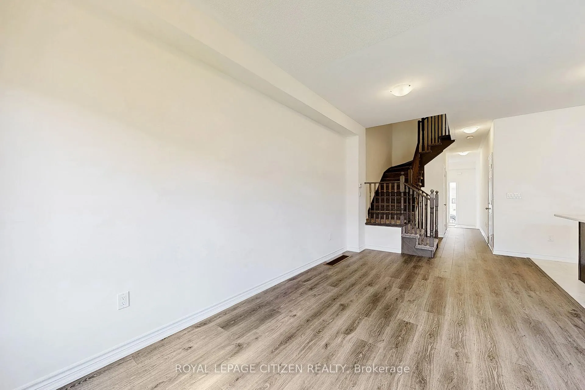 Photo 7 of 105 North Garden Boulevard, Scugog, Port Perry — HOMEH