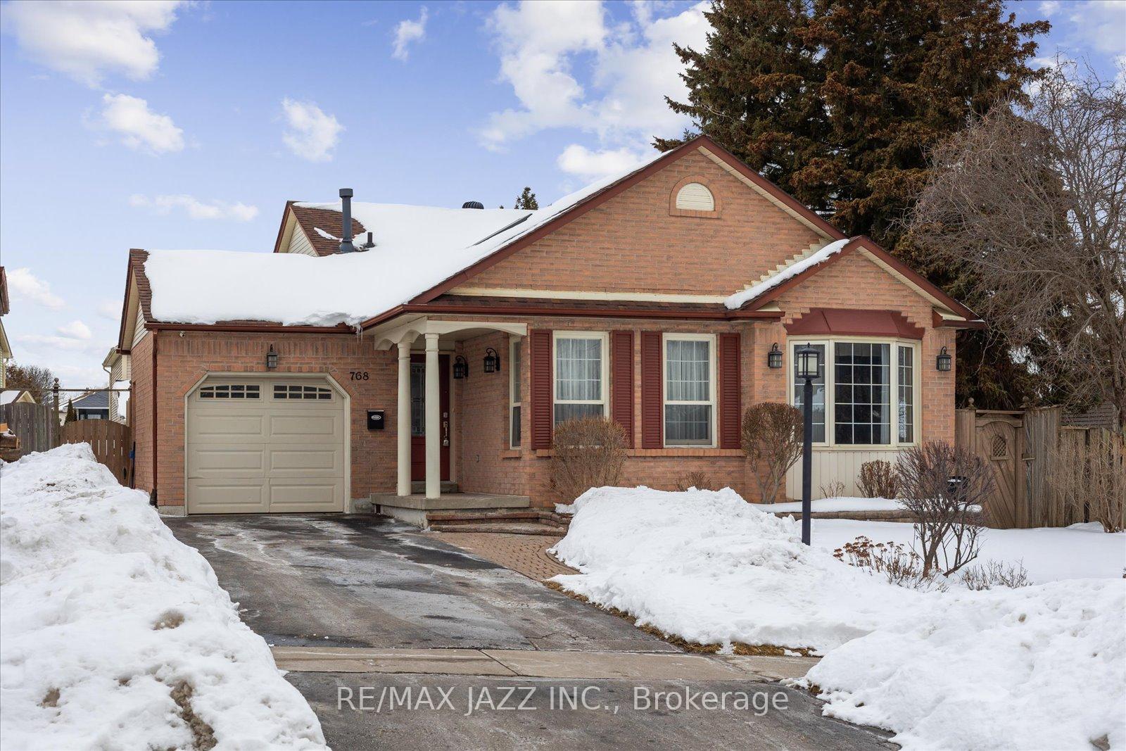 Front of 768 Apple Valley Lane