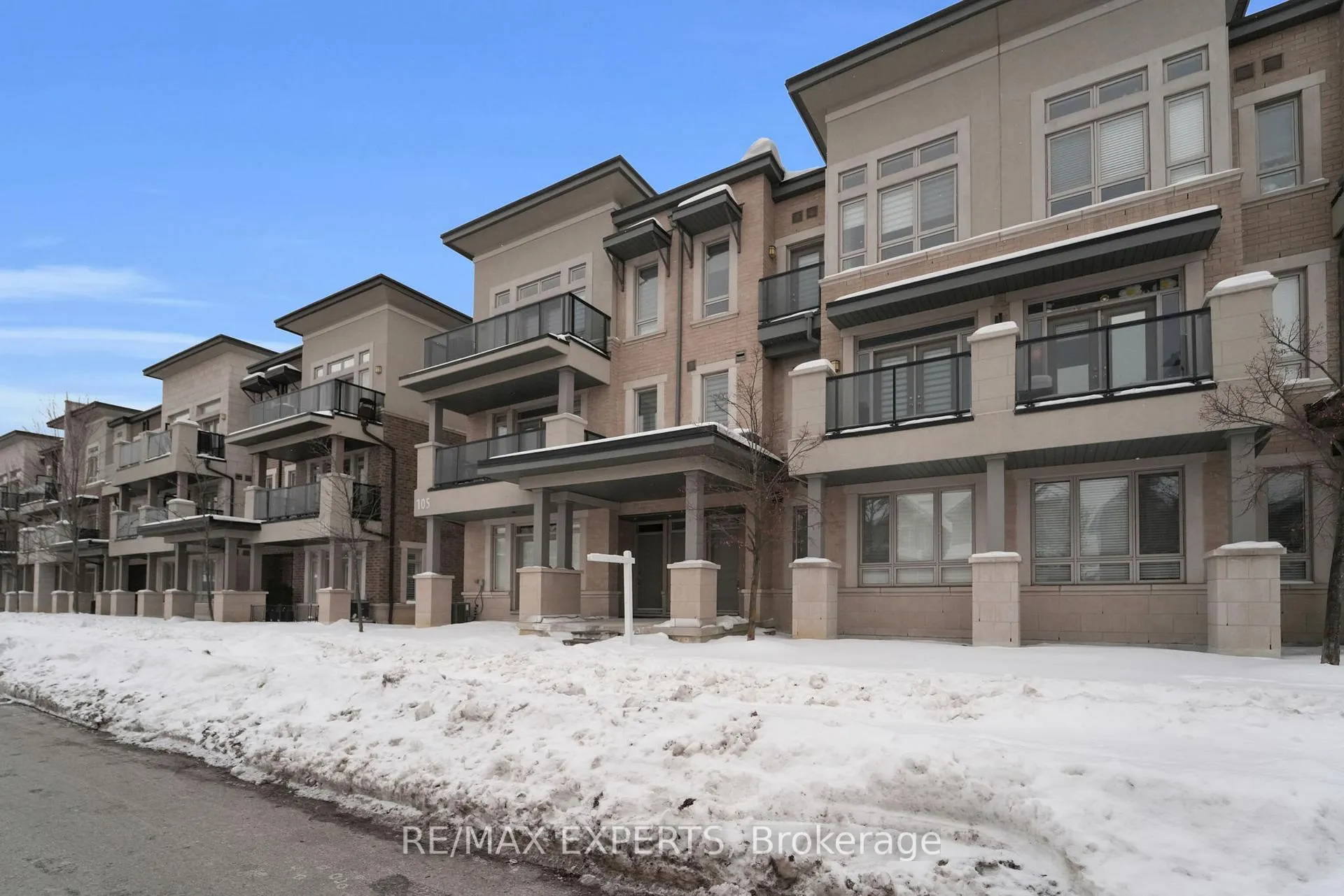 Front of Unit 10, 105 Kayla Crescent