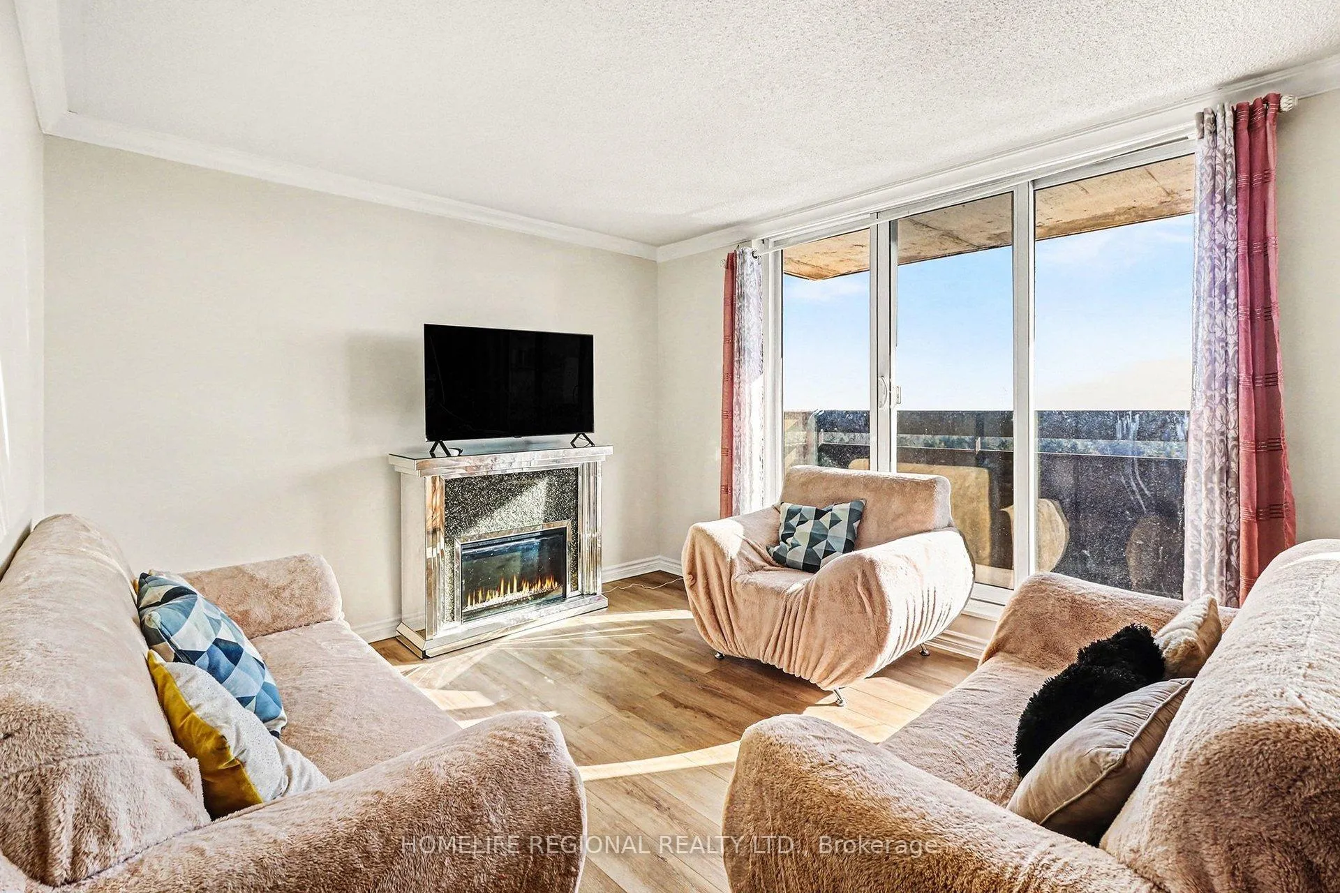 Photo 3 of Unit 1403, 2000 Jasmine Crescent, Ottawa, Beacon Hill South — HOMEH
