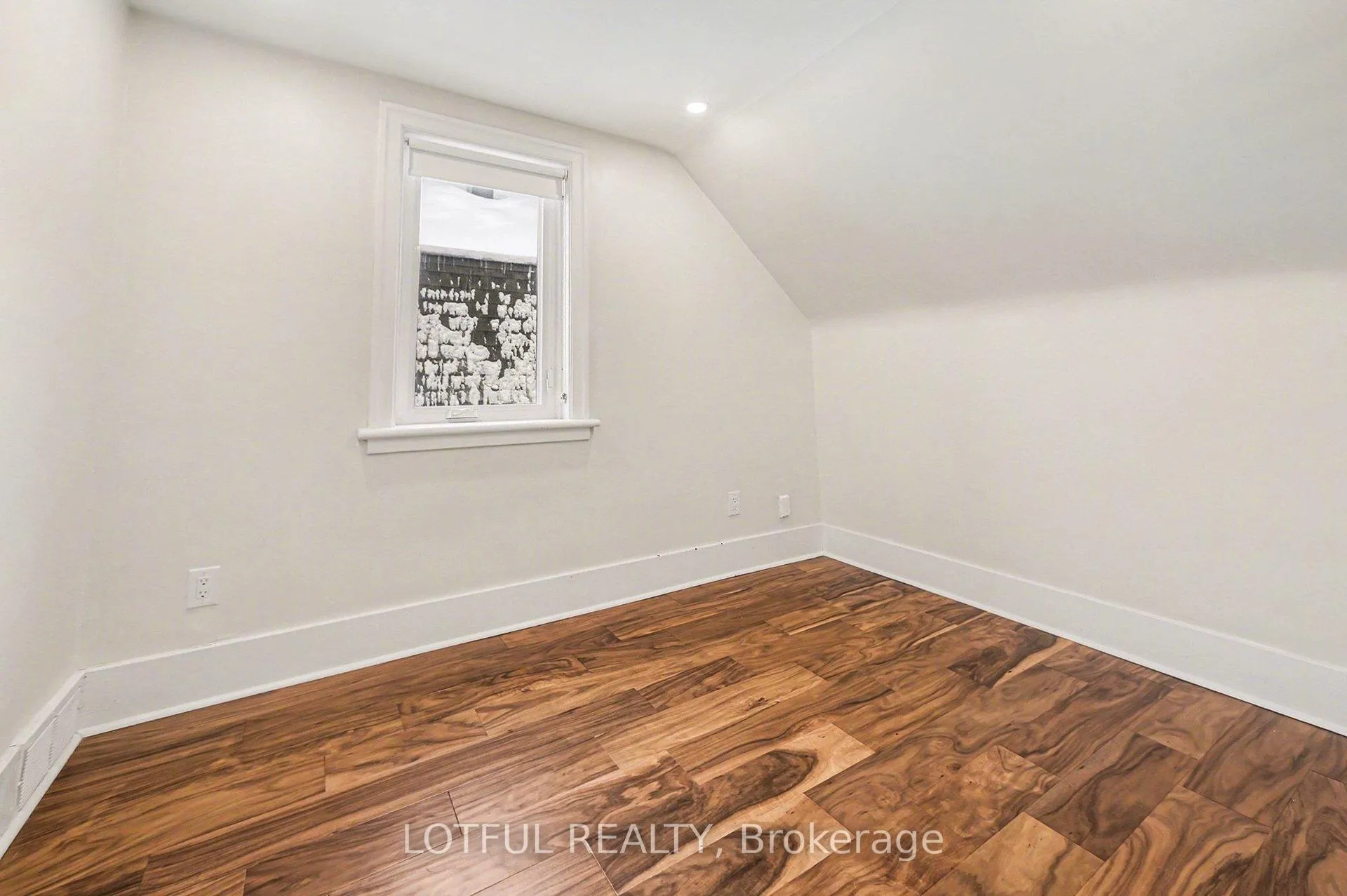 Photo 14 of 68 Vaughan Street, Ottawa, Lindenlea — HOMEH