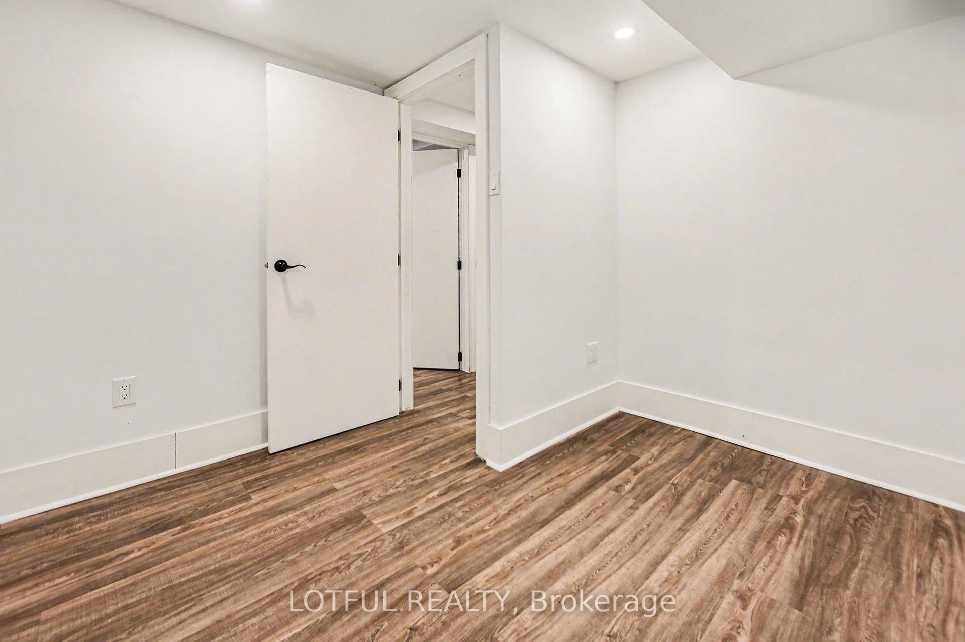 Photo 17 of 68 Vaughan Street, Ottawa, Lindenlea — HOMEH