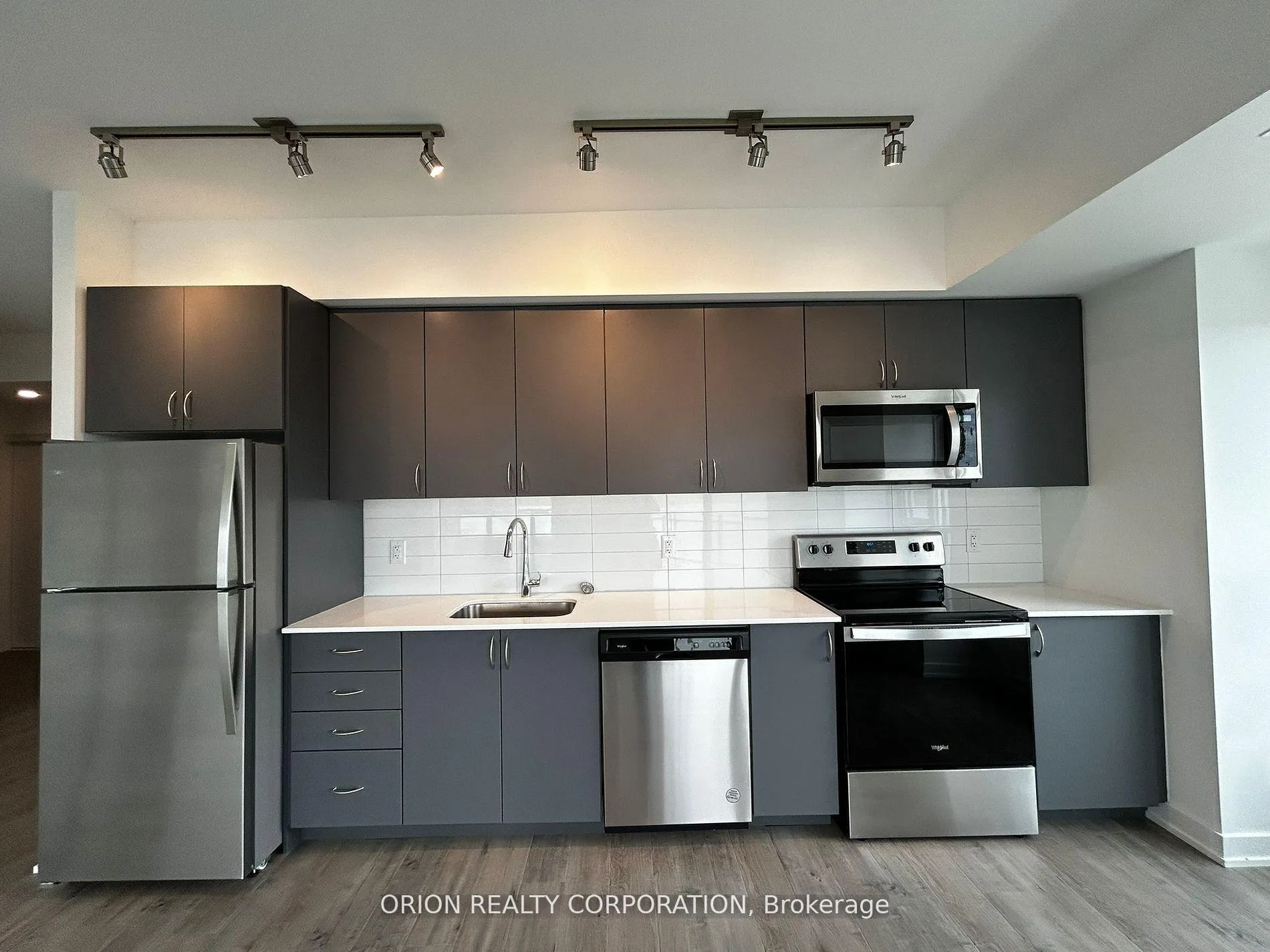 Photo 2 of Unit 1005, 56 Lakeside Terrace, Barrie, Little Lake — HOMEH