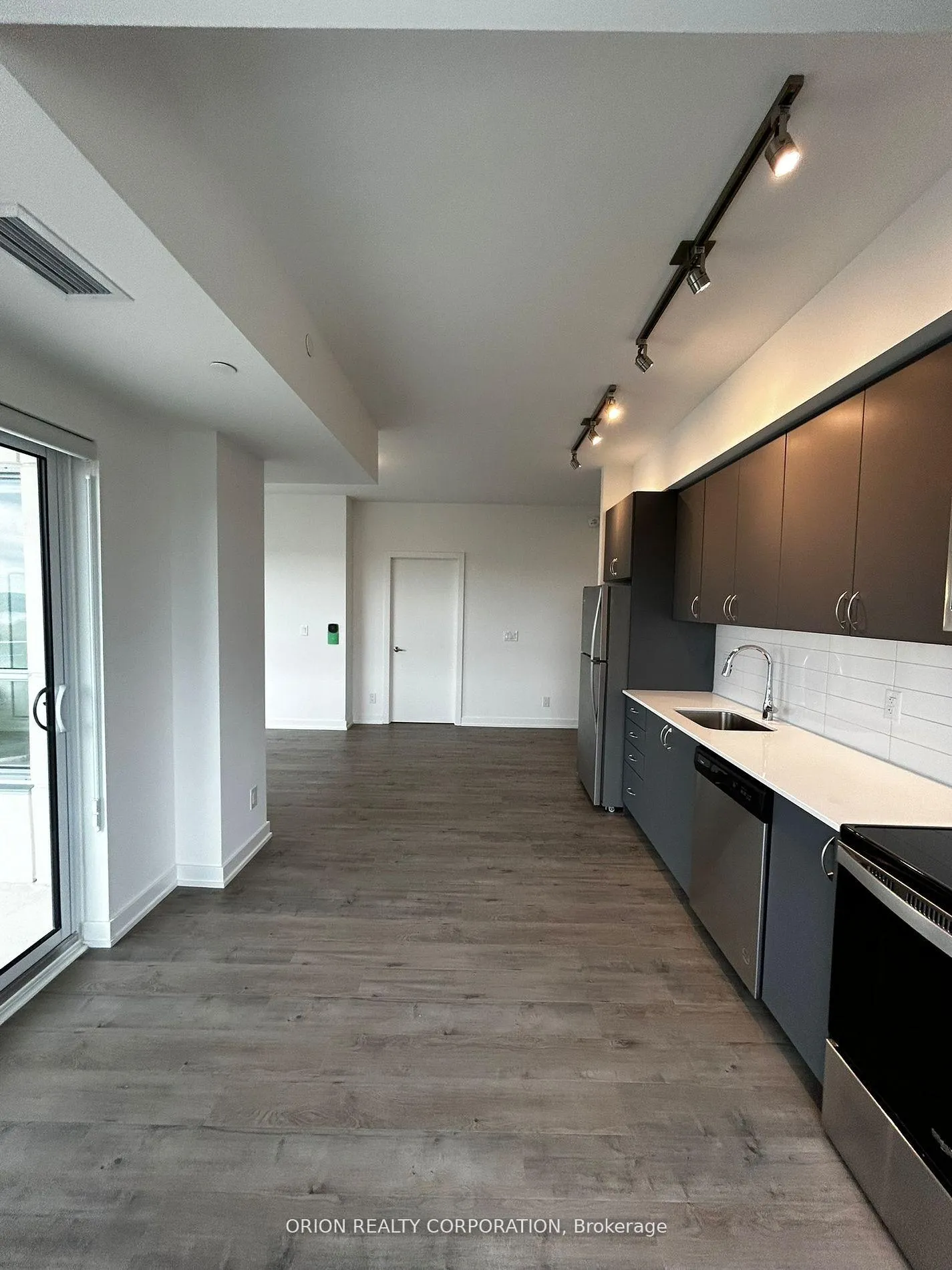 Photo 6 of Unit 1005, 56 Lakeside Terrace, Barrie, Little Lake — HOMEH