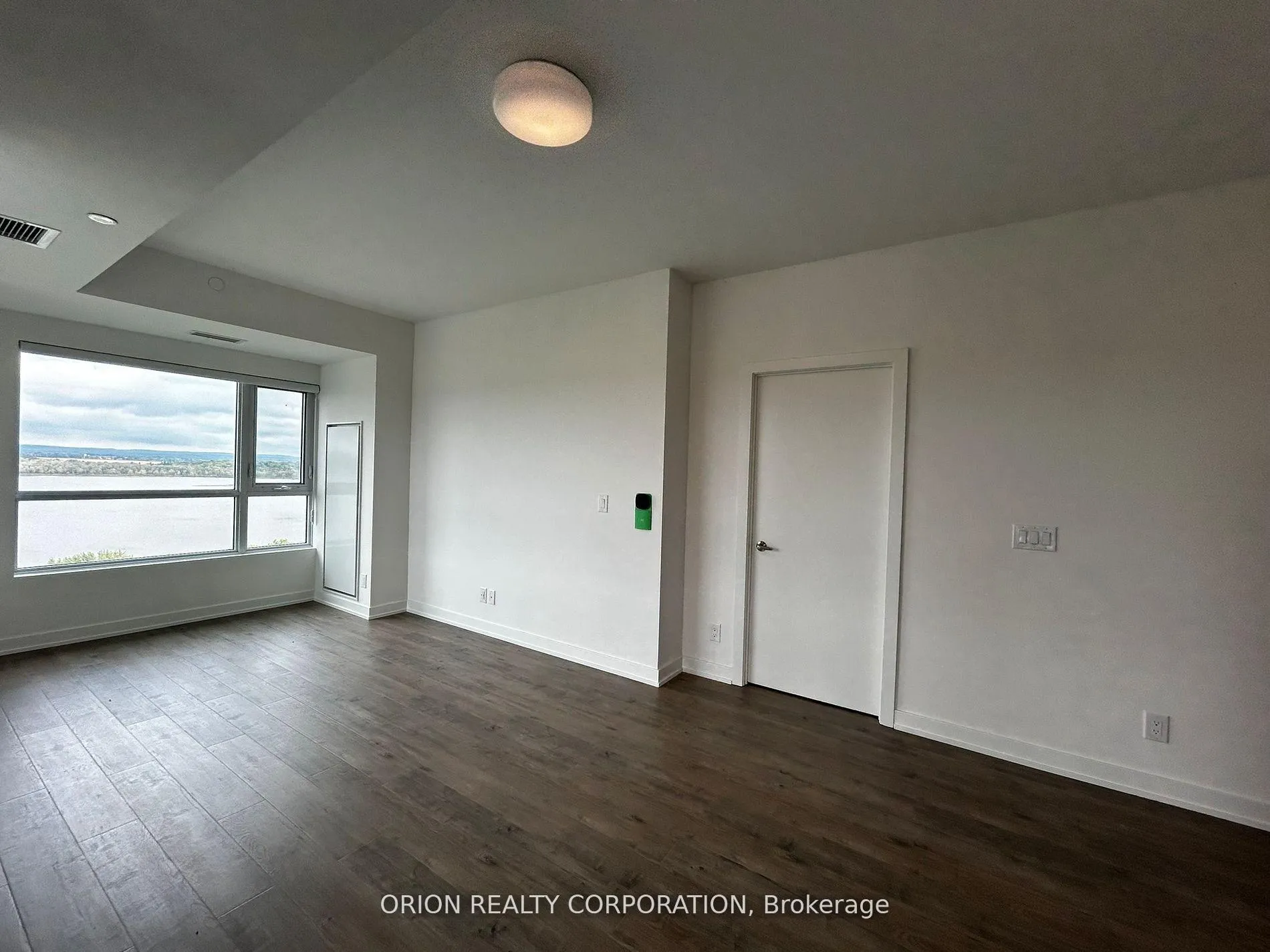 Photo 8 of Unit 1005, 56 Lakeside Terrace, Barrie, Little Lake — HOMEH