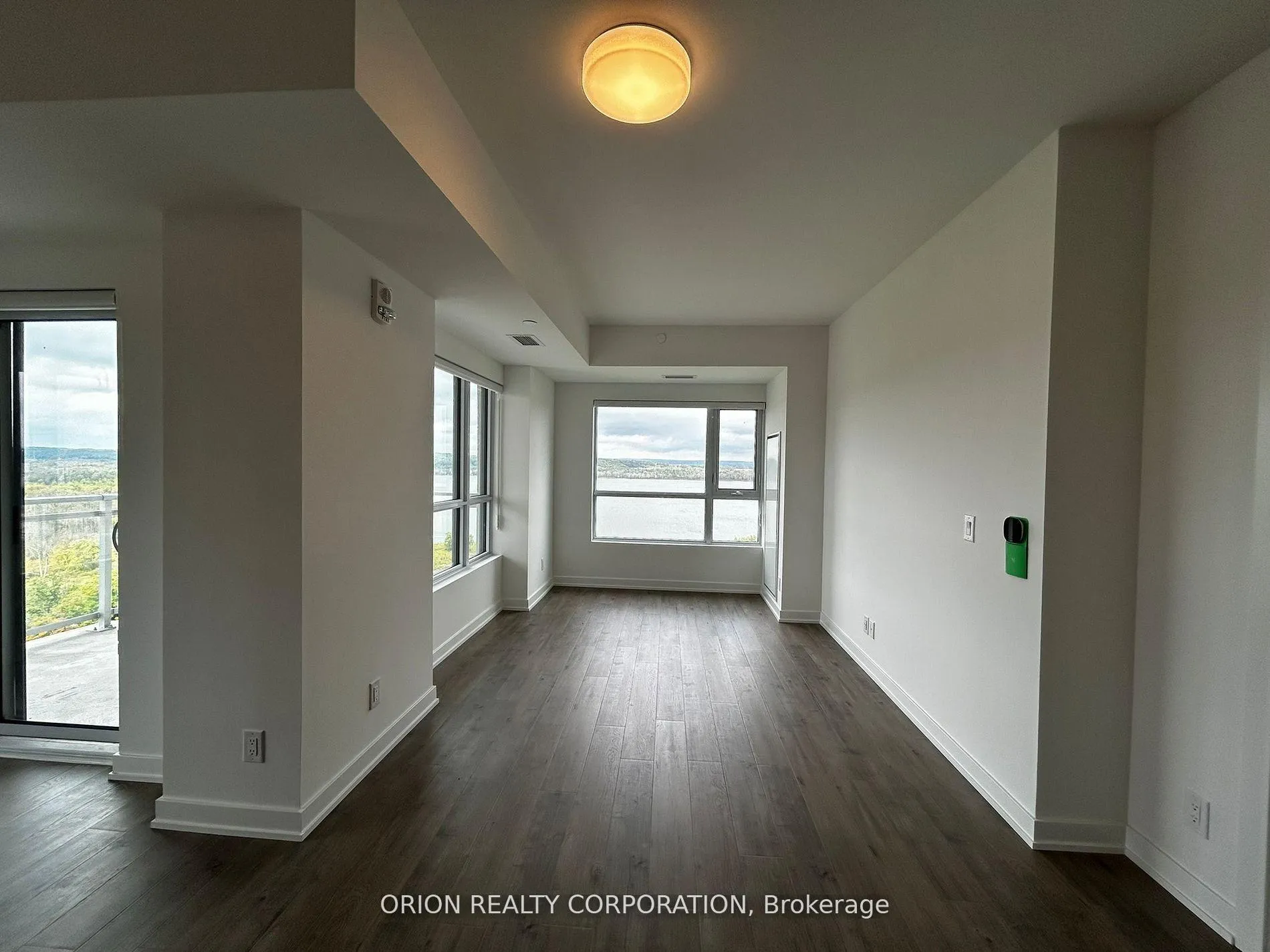 Photo 9 of Unit 1005, 56 Lakeside Terrace, Barrie, Little Lake — HOMEH