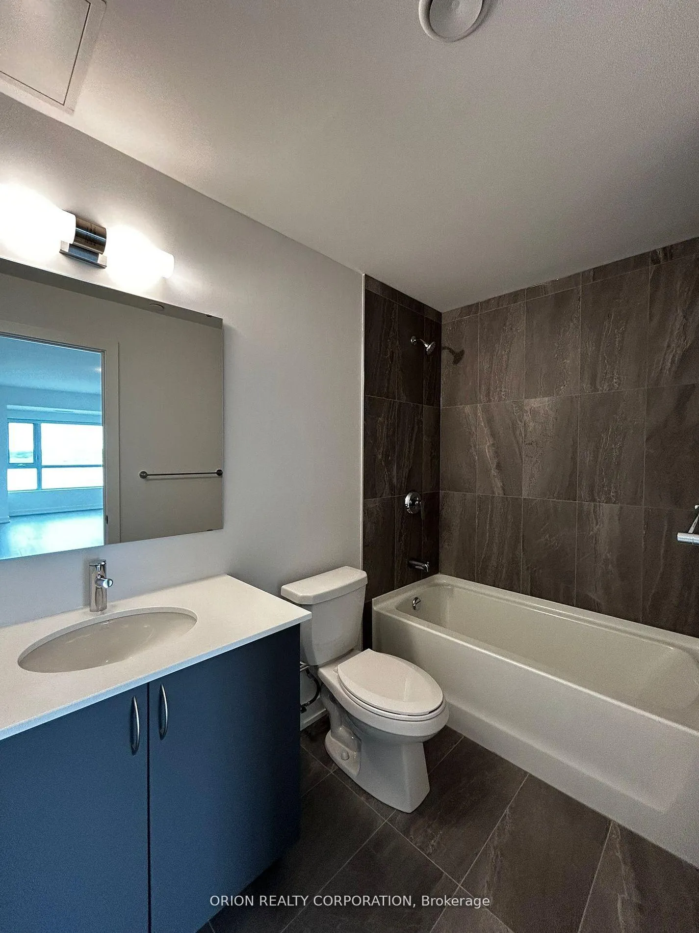 Photo 11 of Unit 1005, 56 Lakeside Terrace, Barrie, Little Lake — HOMEH