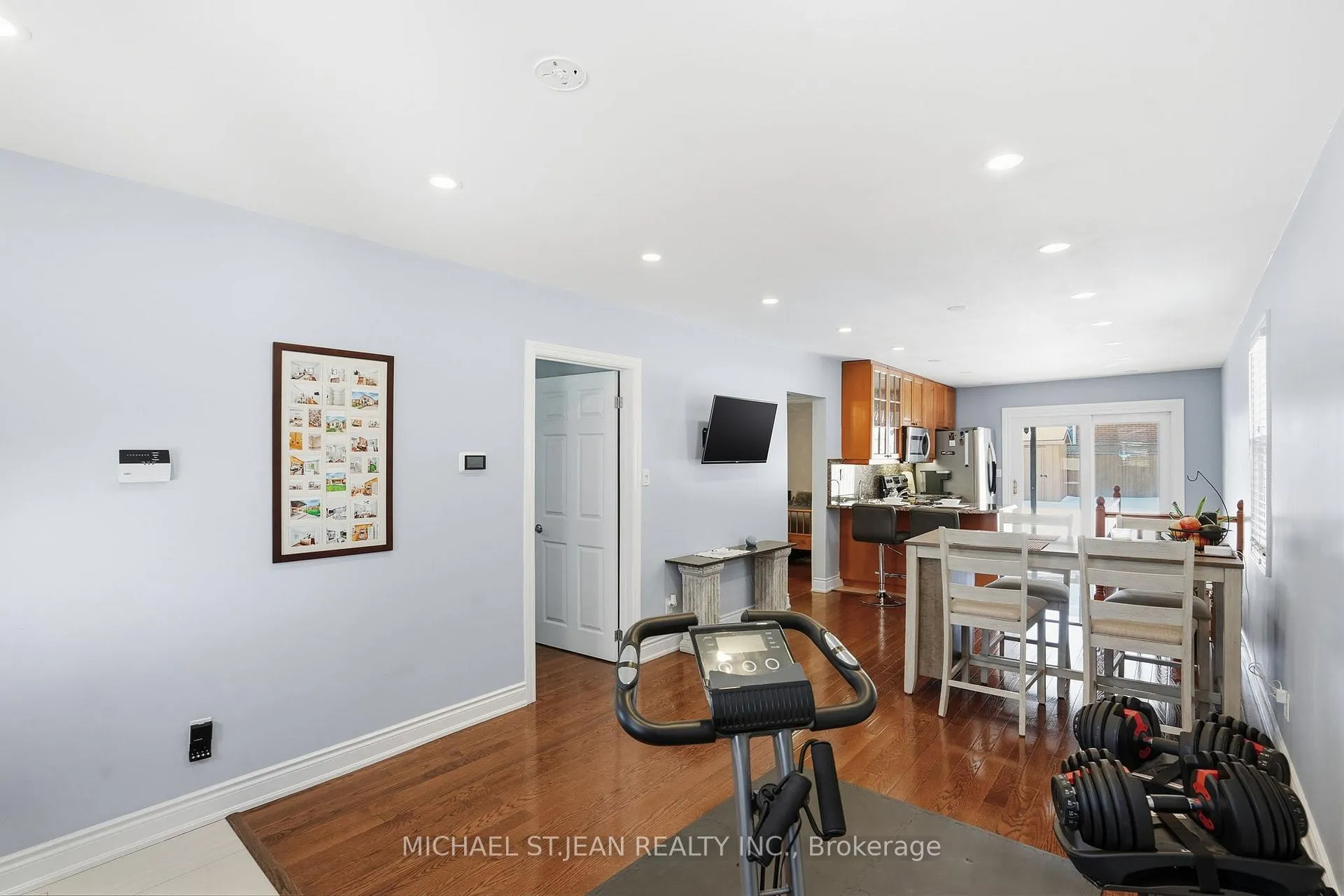 Photo 7 of 746 Roxborough Avenue, Hamilton, McQuesten — HOMEH